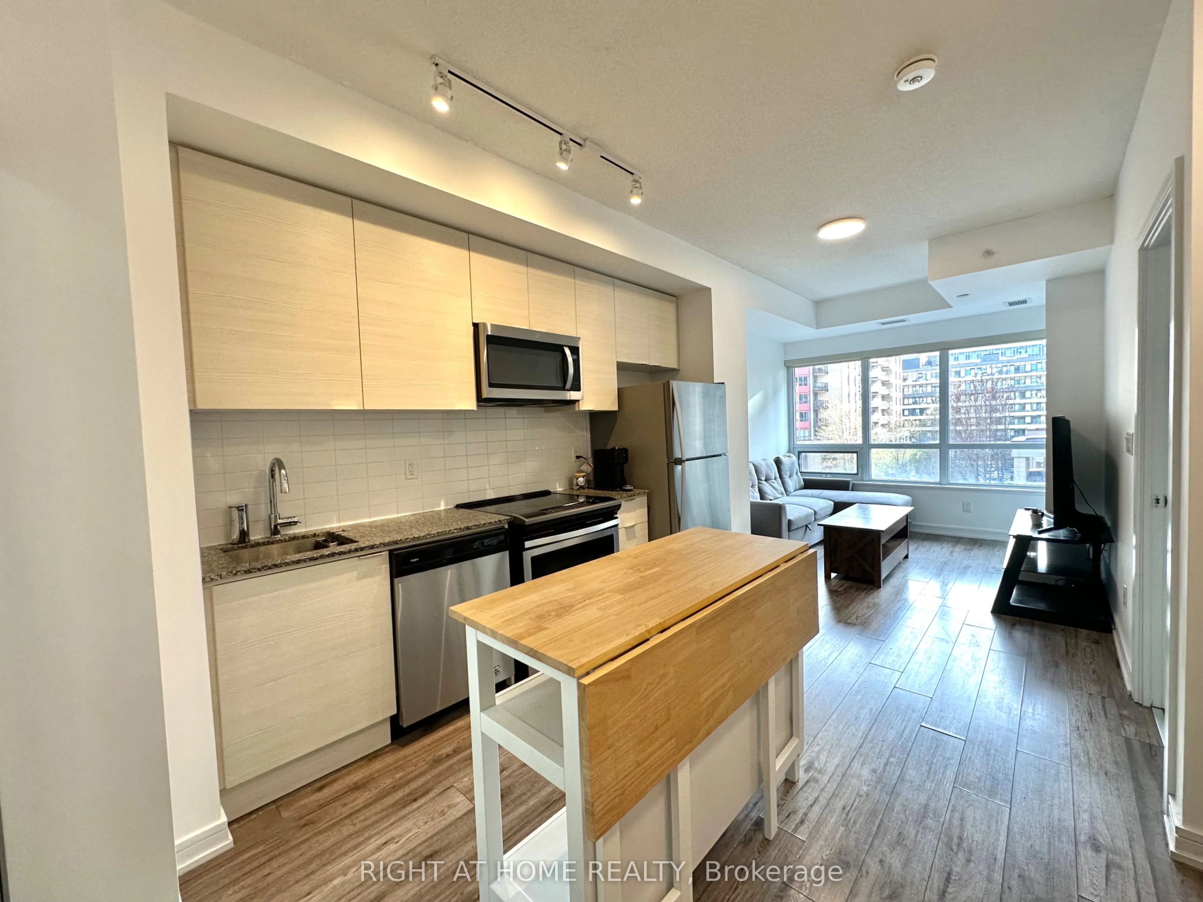 621 Sheppard Avenue E, #321