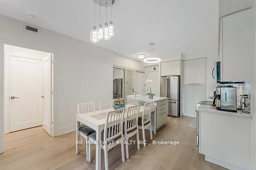 70 Roehampton Avenue, #1122