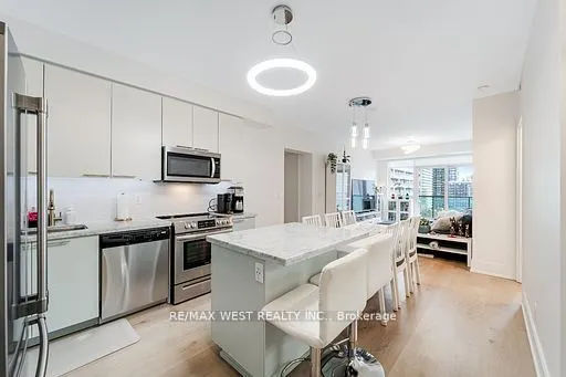 70 Roehampton Avenue, #1122