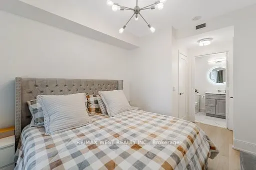 70 Roehampton Avenue, #1122