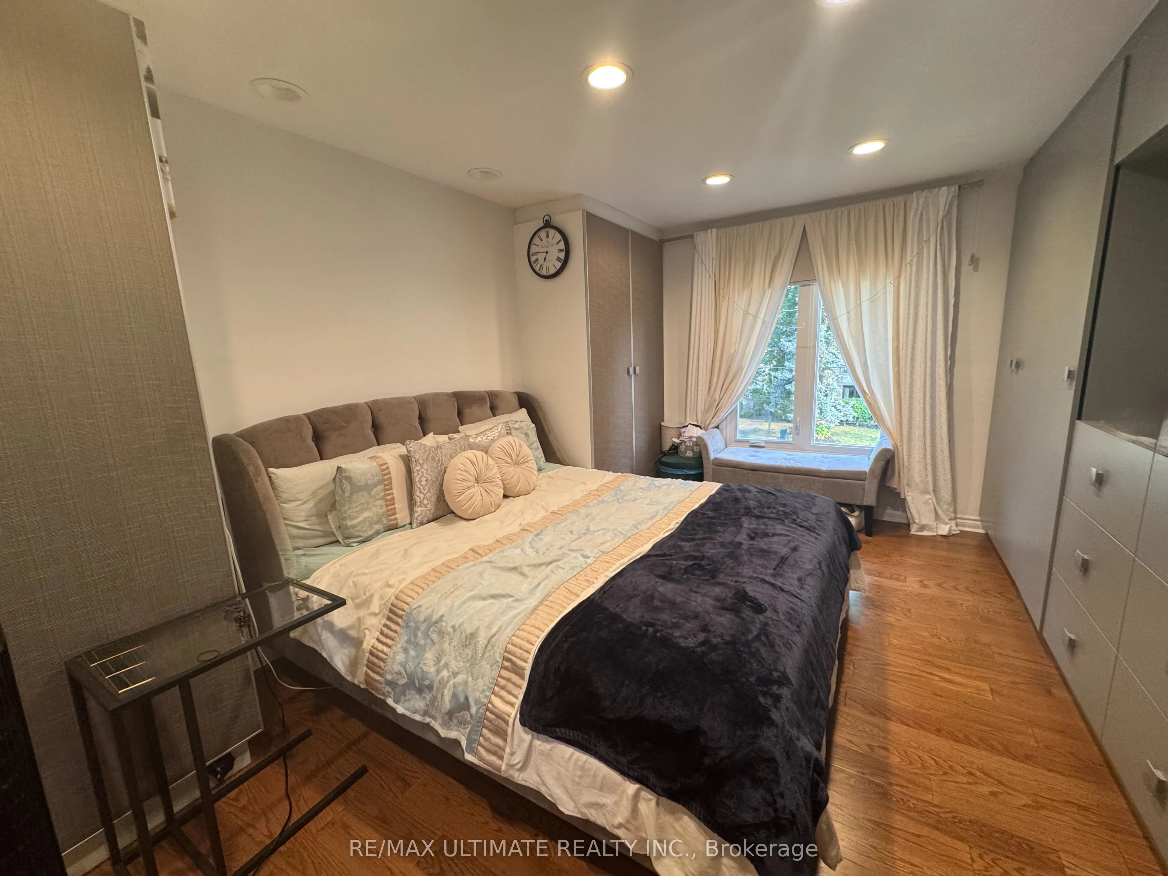 10 Noel Avenue