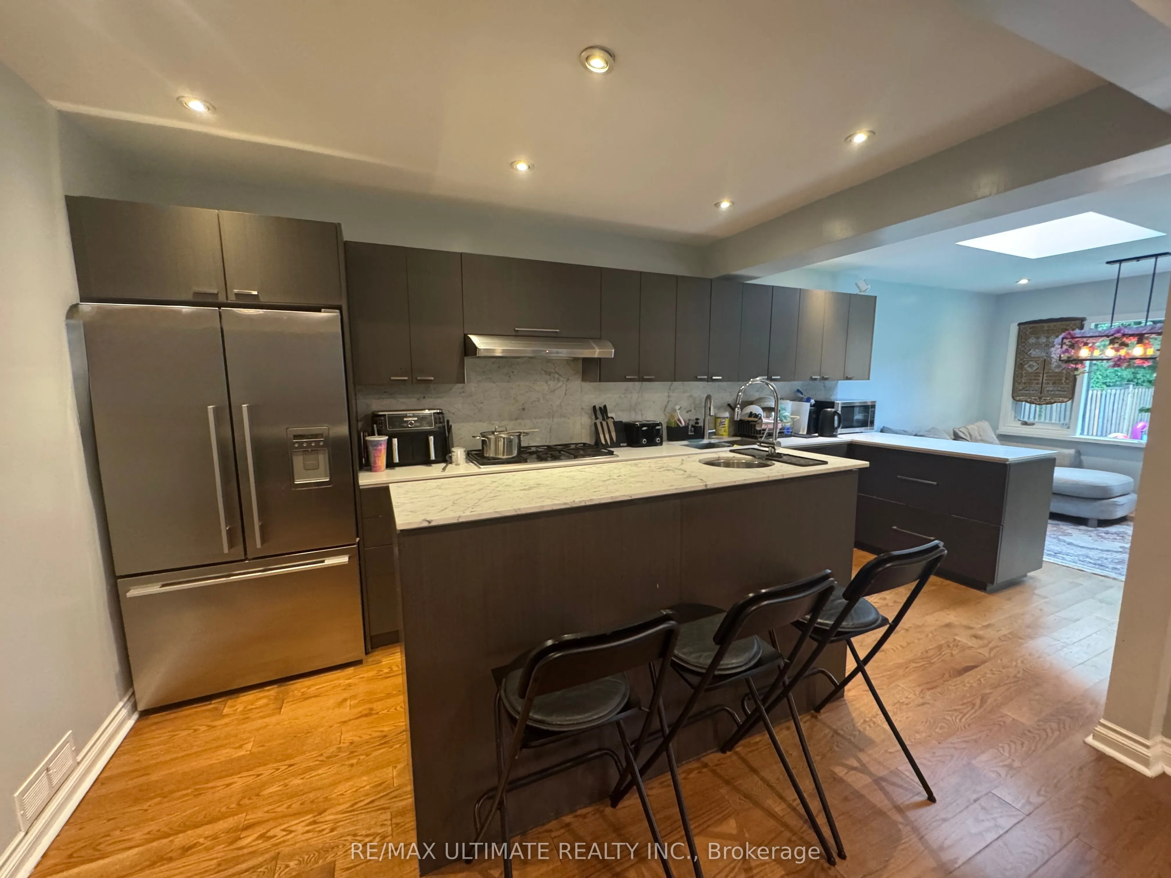 10 Noel Avenue