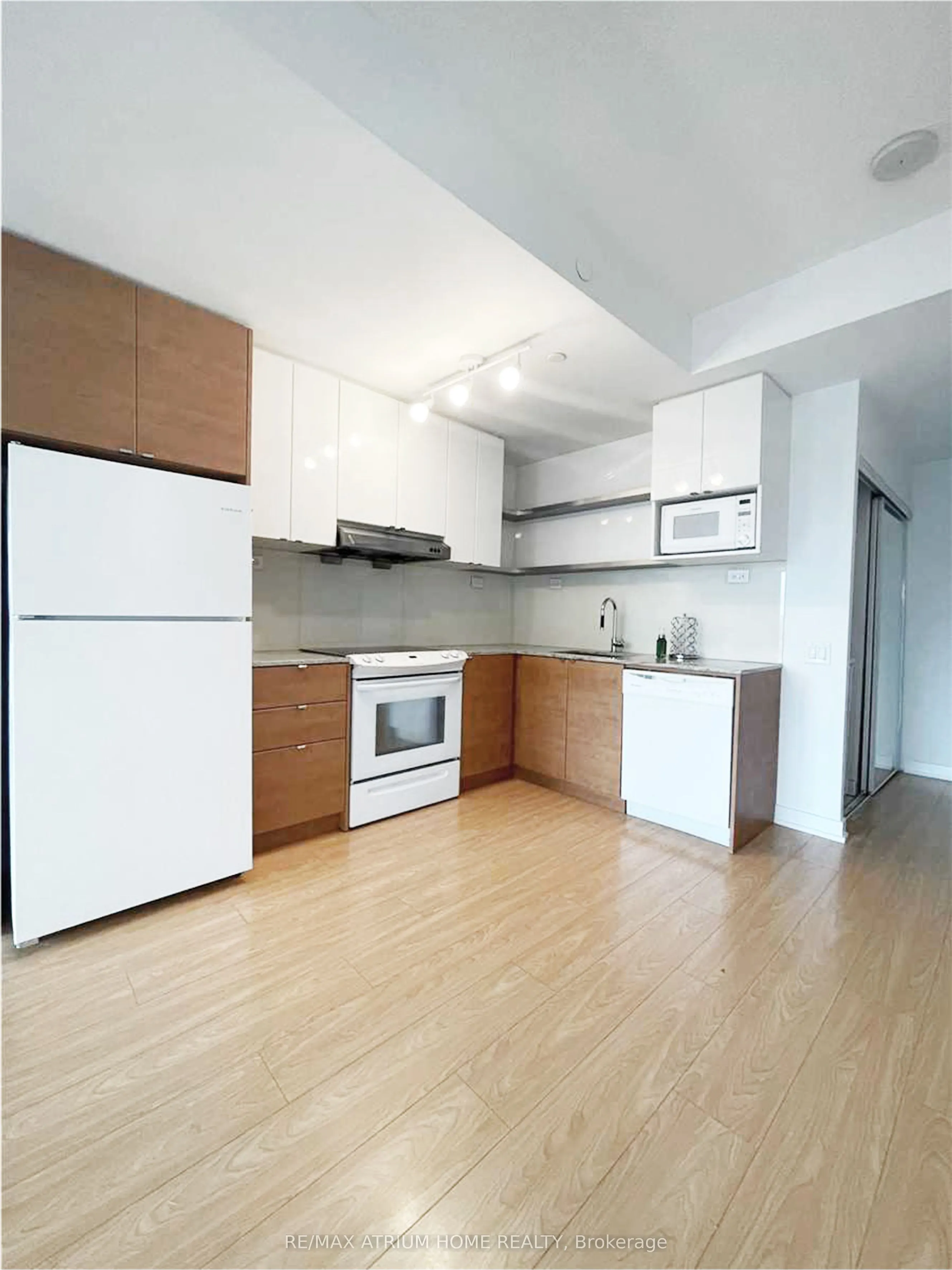 72 Esther Shiner Boulevard, #220