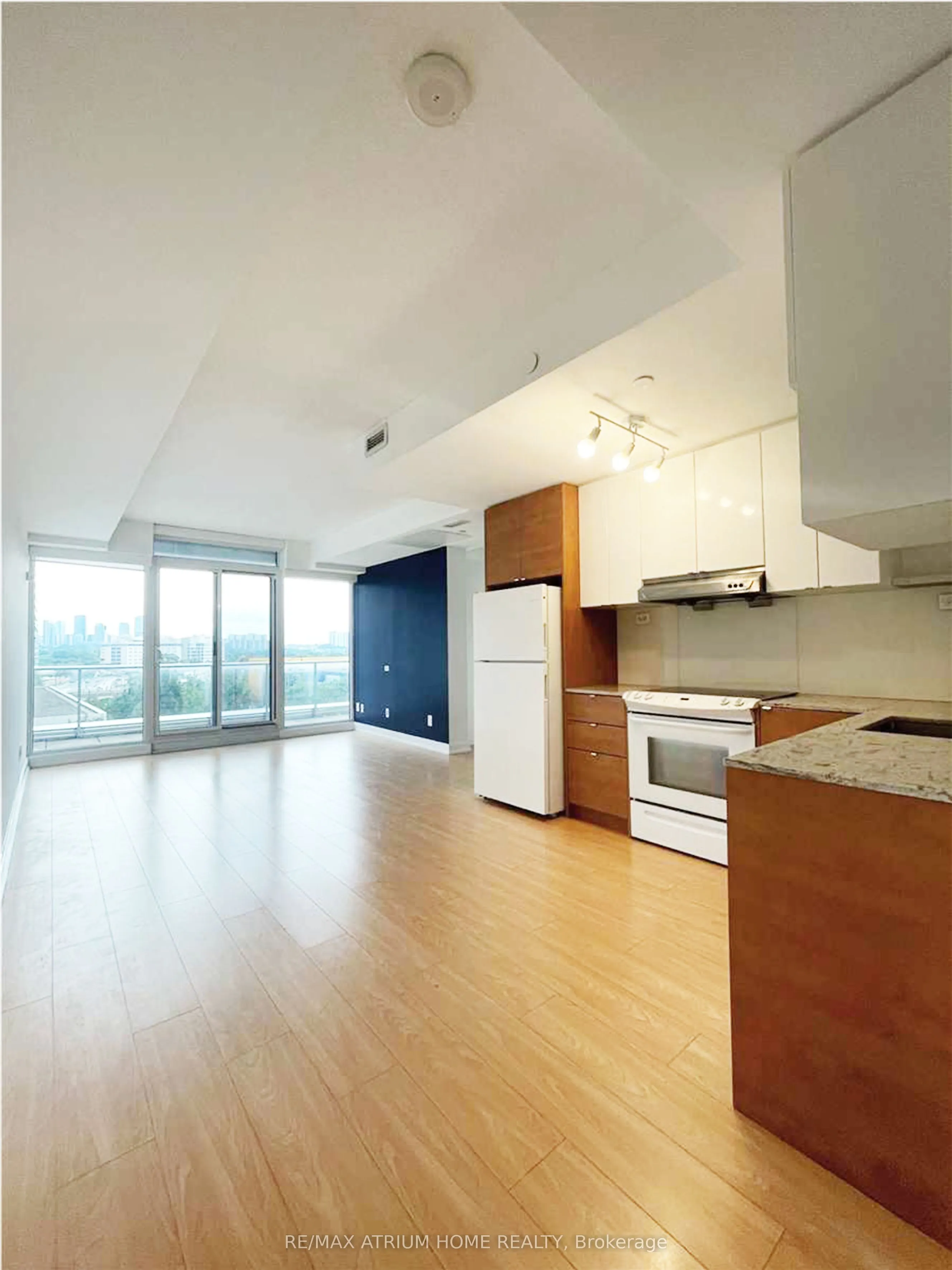 72 Esther Shiner Boulevard, #220