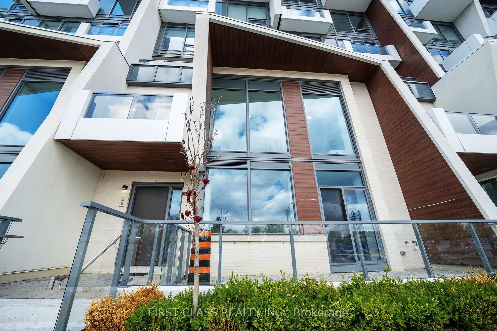 8 Olympic Gdn Drive, #28