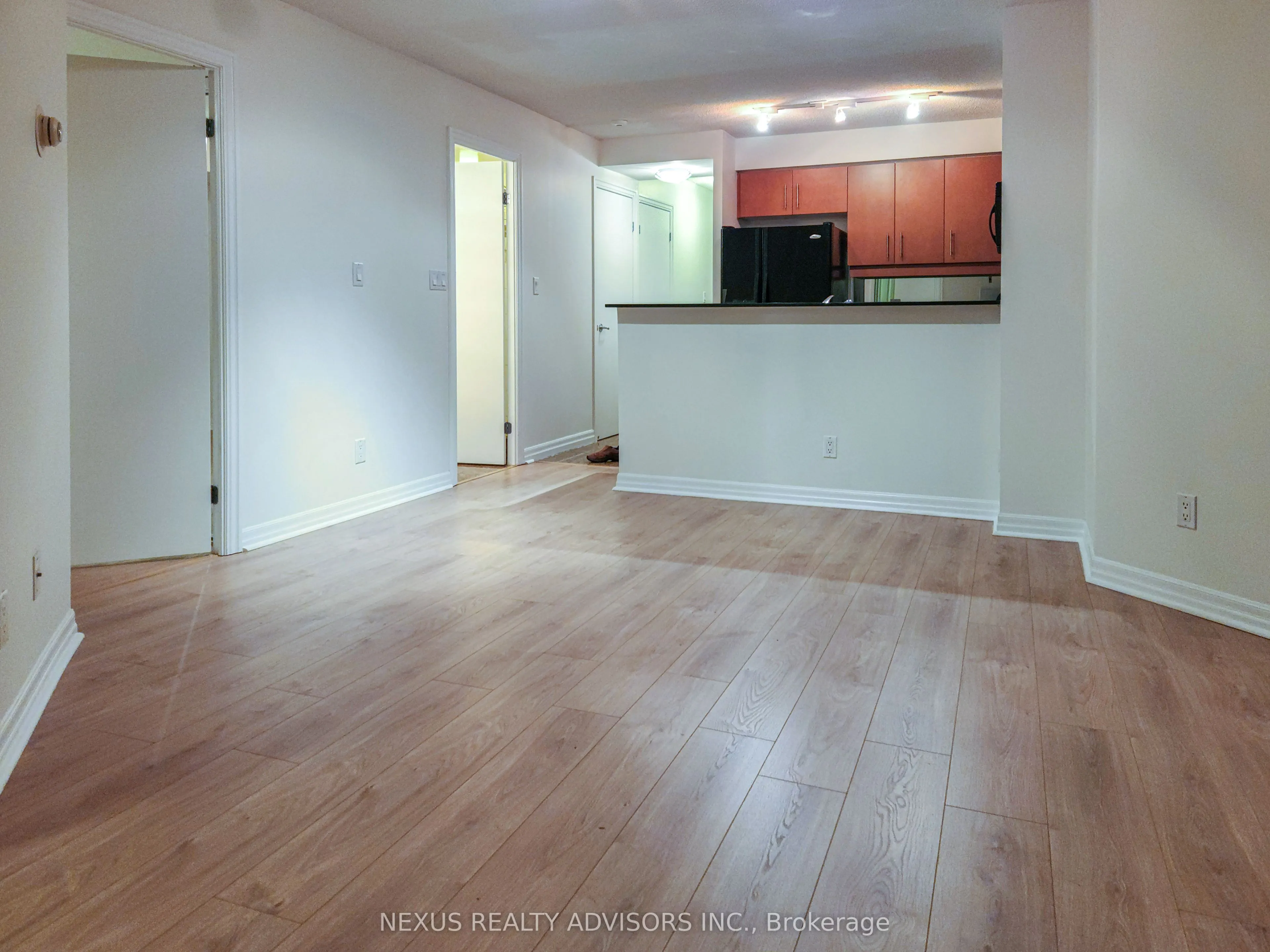 300 Bloor Street E, #909