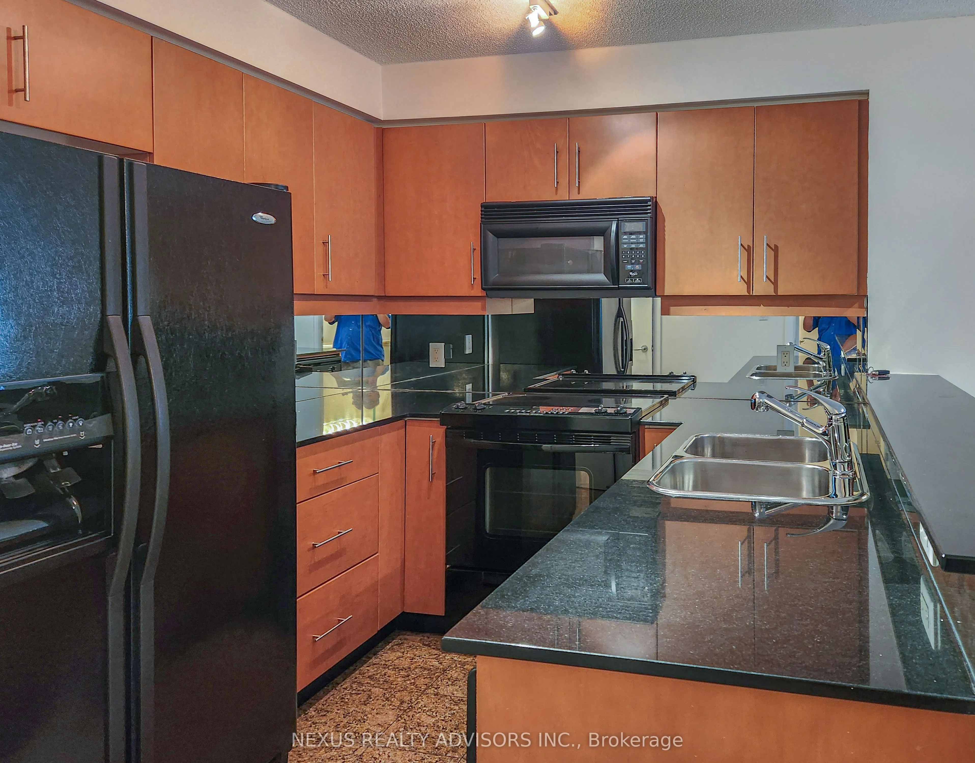 300 Bloor Street E, #909