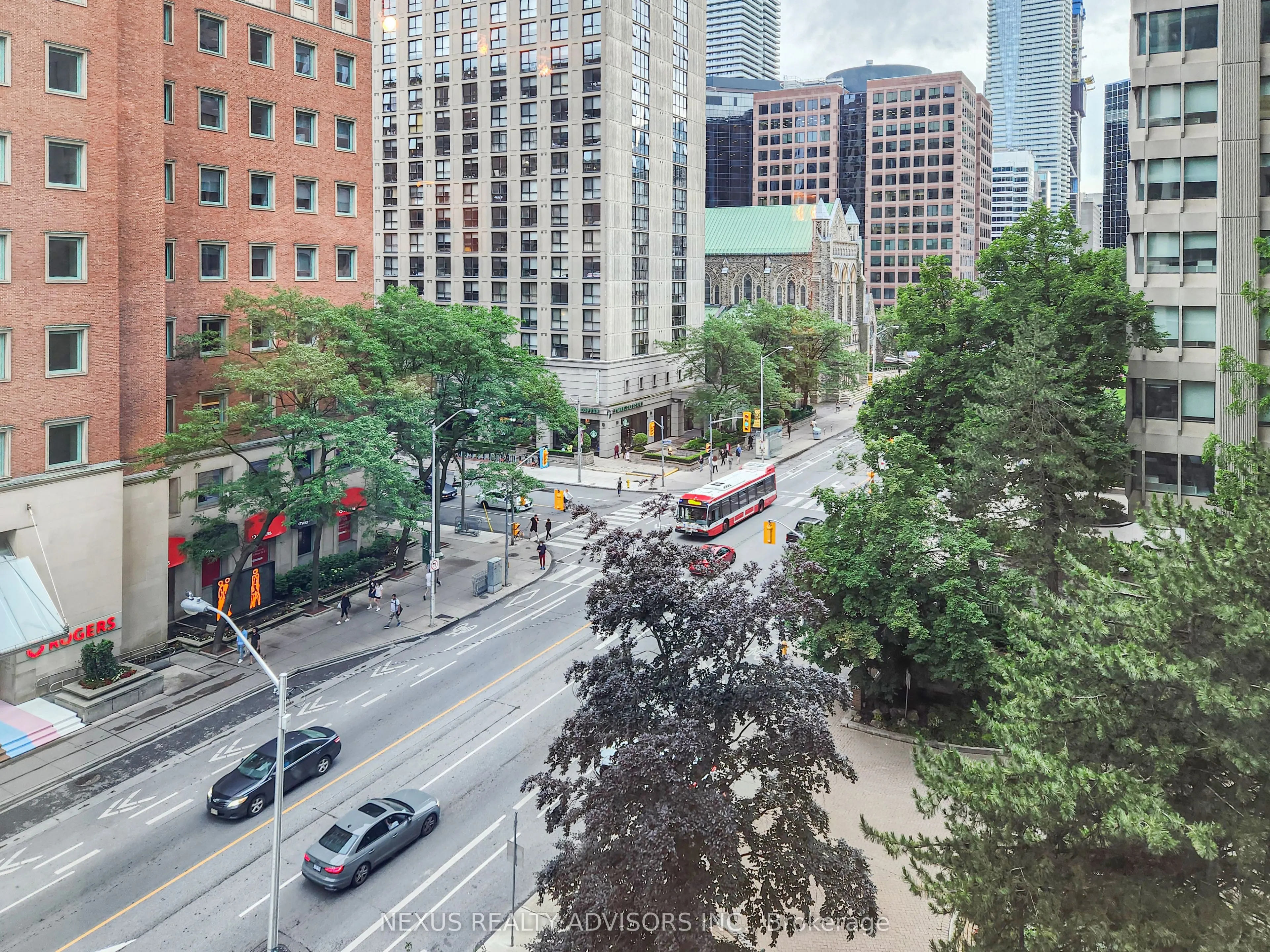 300 Bloor Street E, #909
