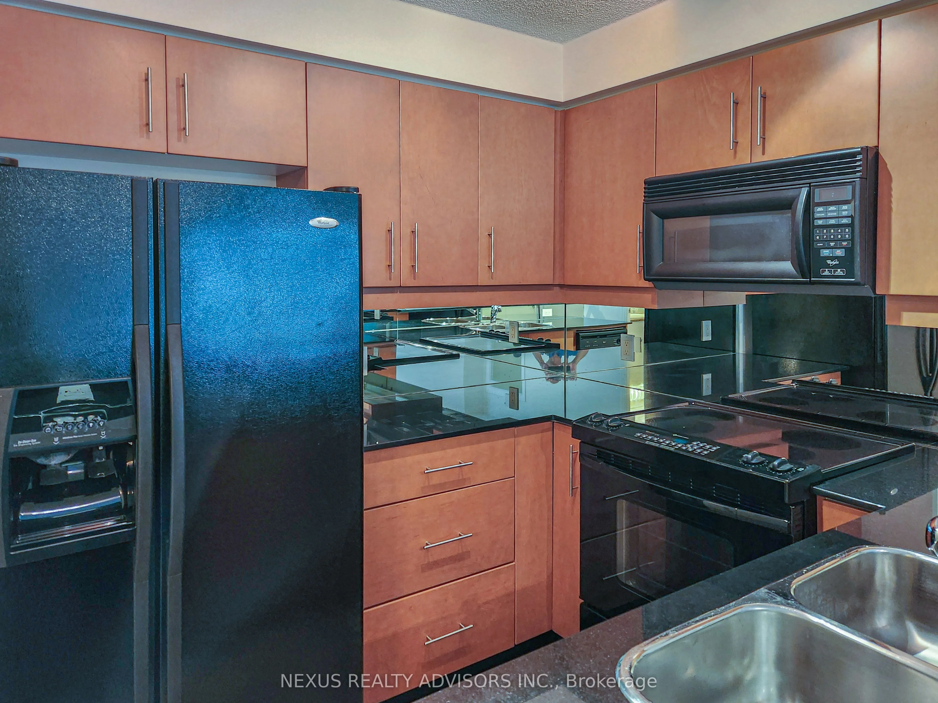 300 Bloor Street E, #909