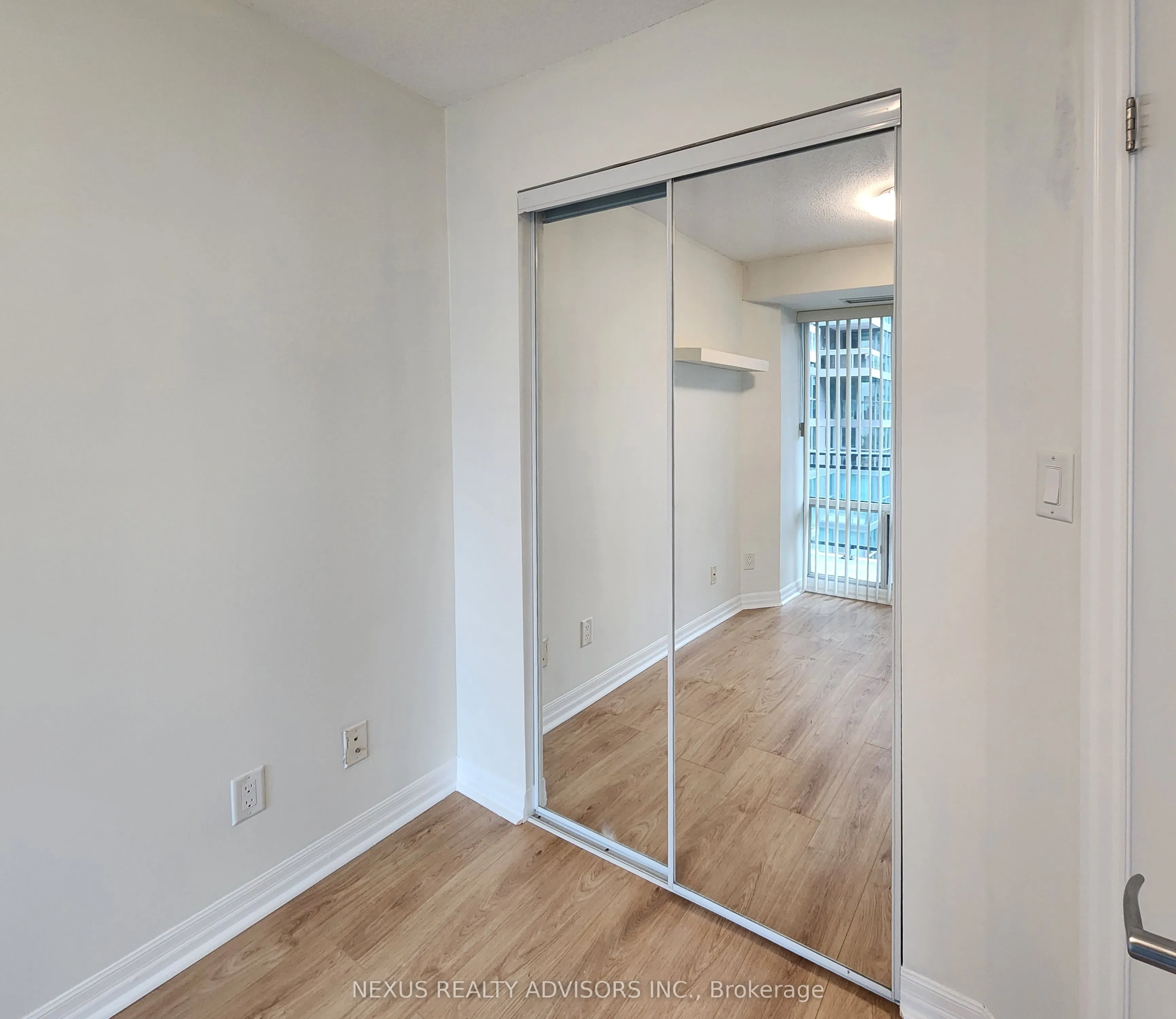 300 Bloor Street E, #909