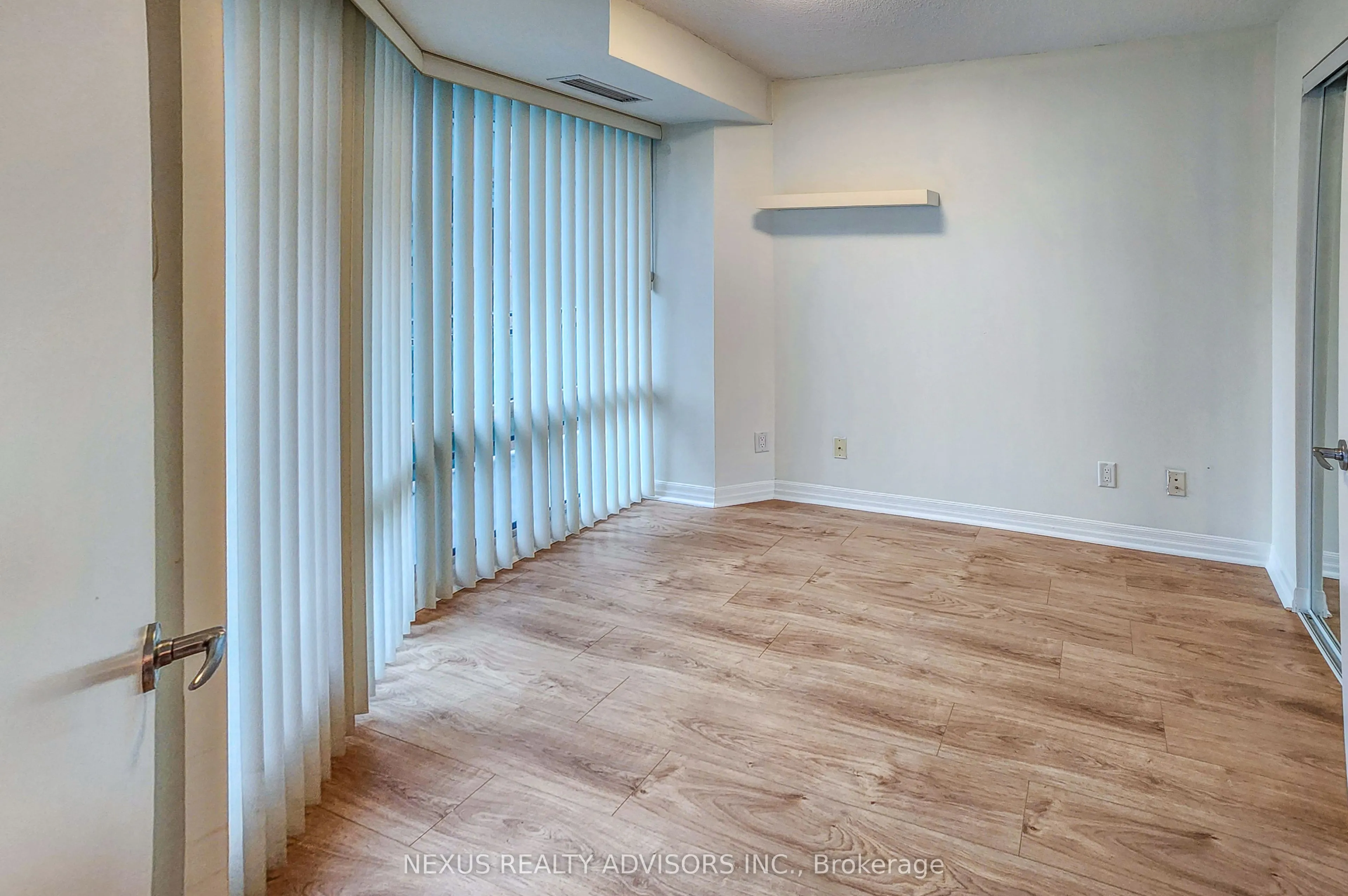300 Bloor Street E, #909