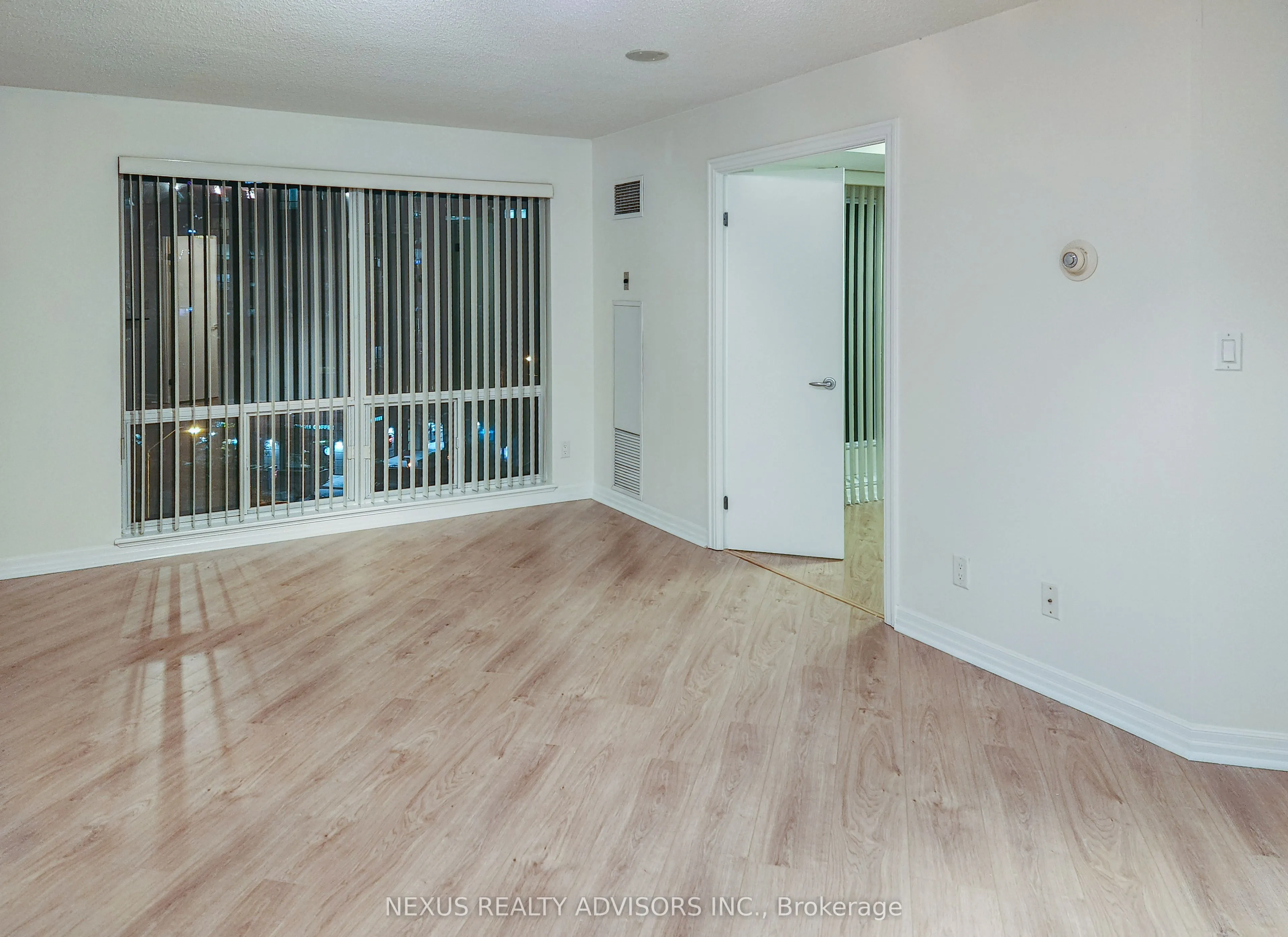 300 Bloor Street E, #909
