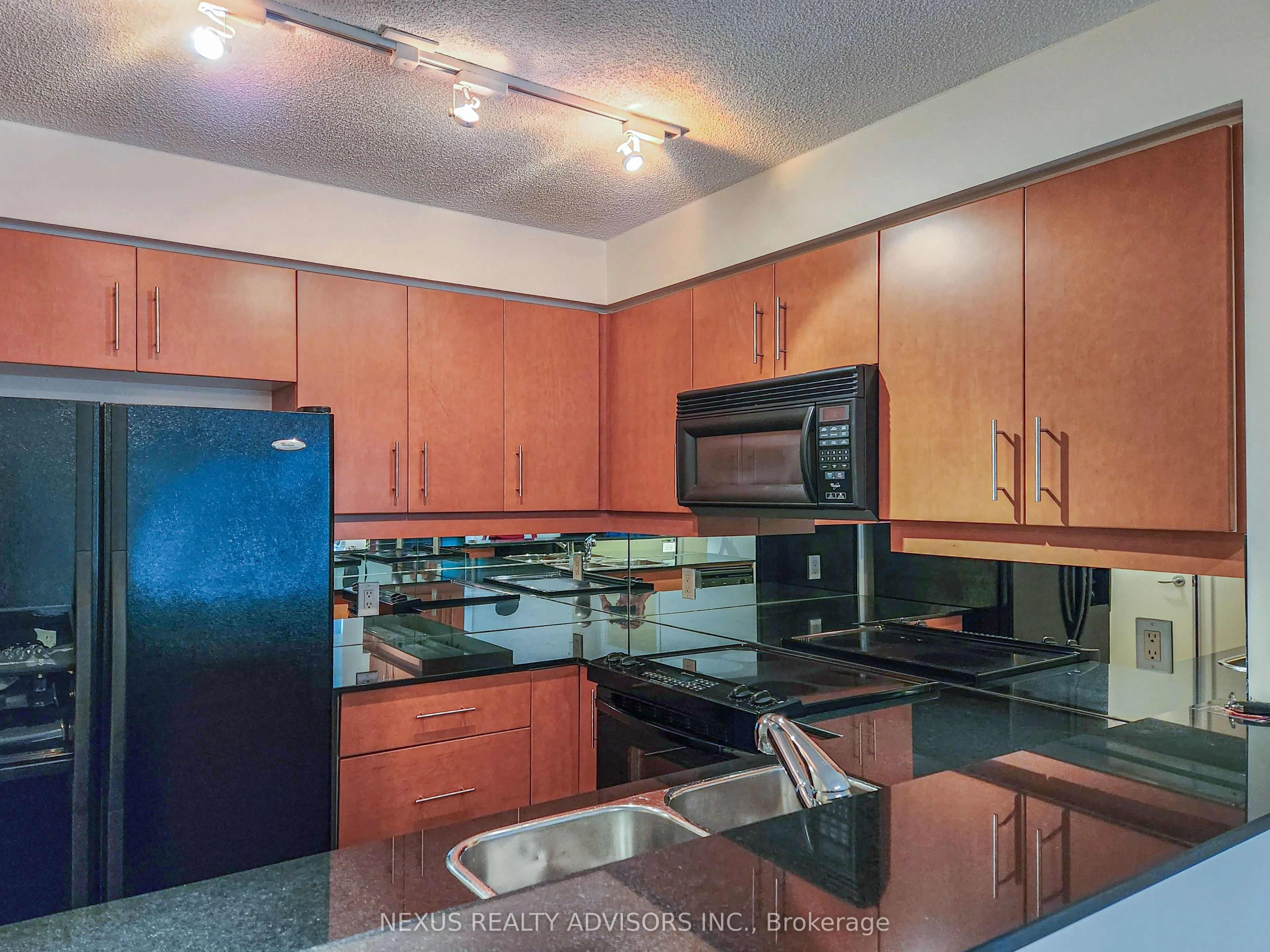 300 Bloor Street E, #909