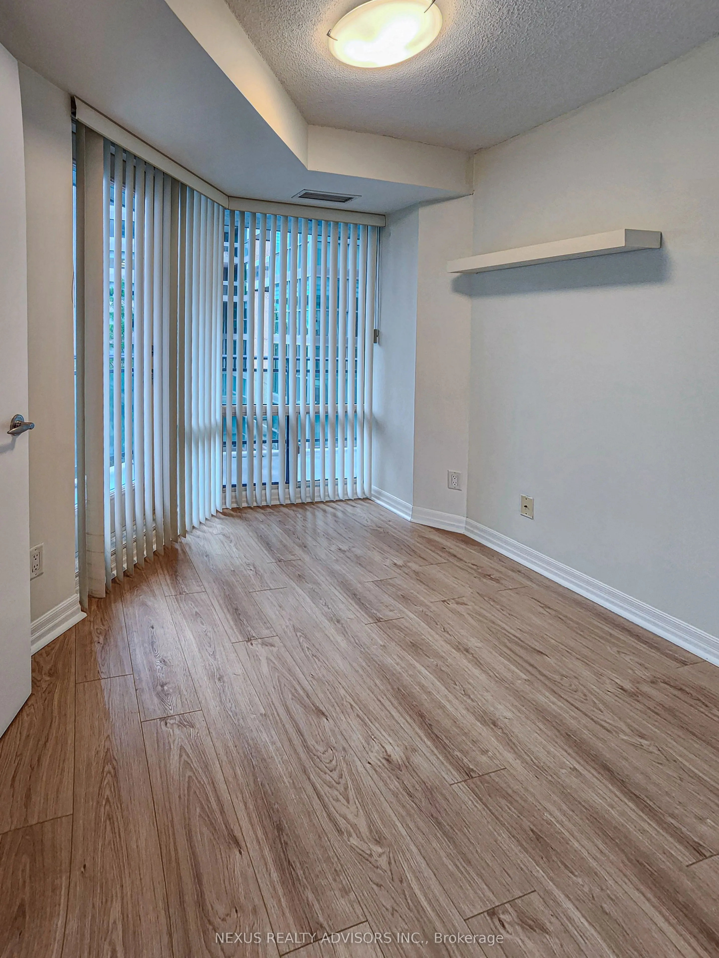 300 Bloor Street E, #909