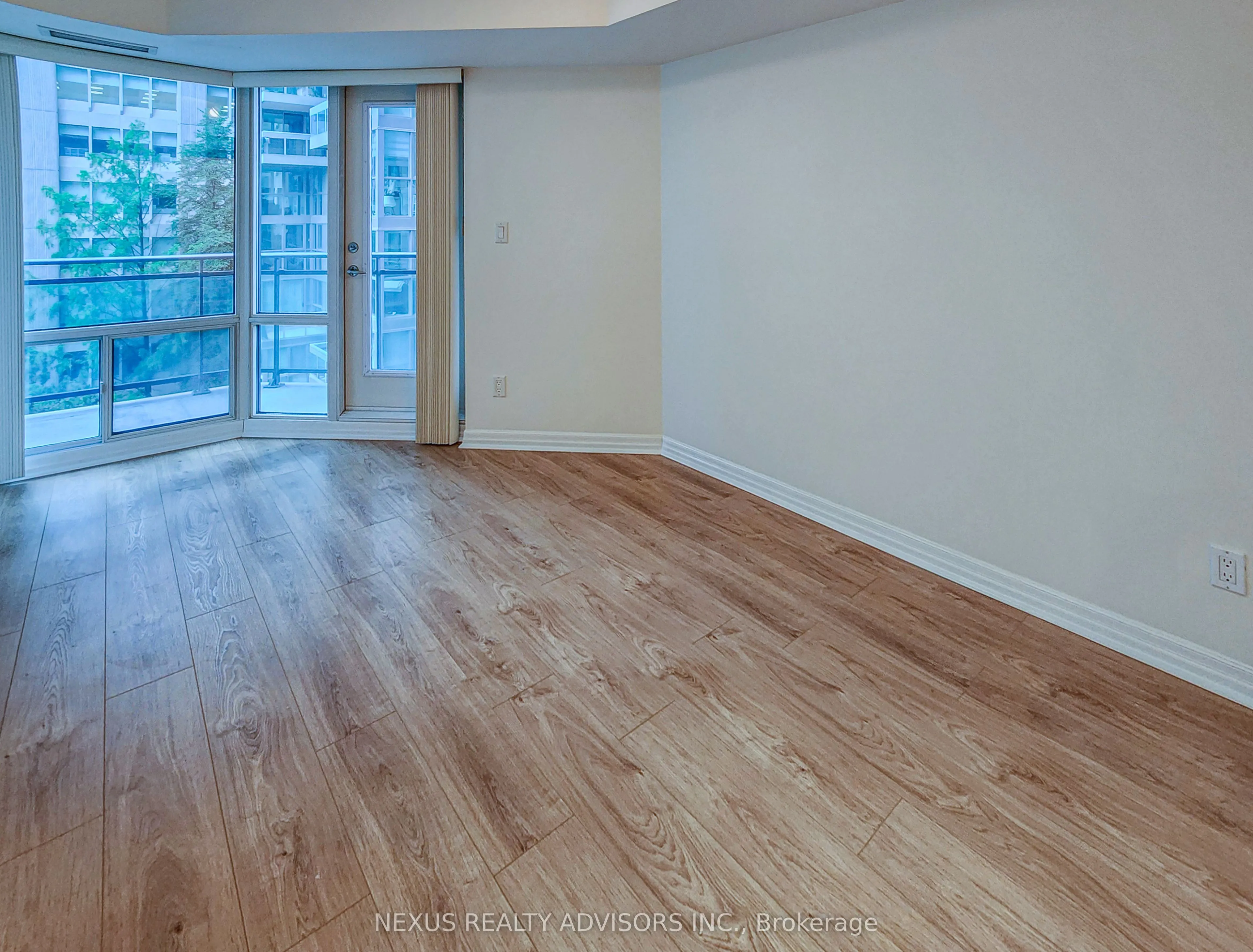 300 Bloor Street E, #909