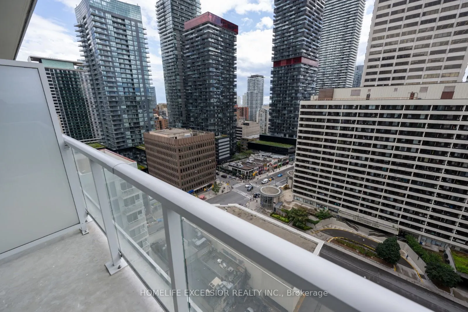 33 Helendale Avenue, #1410