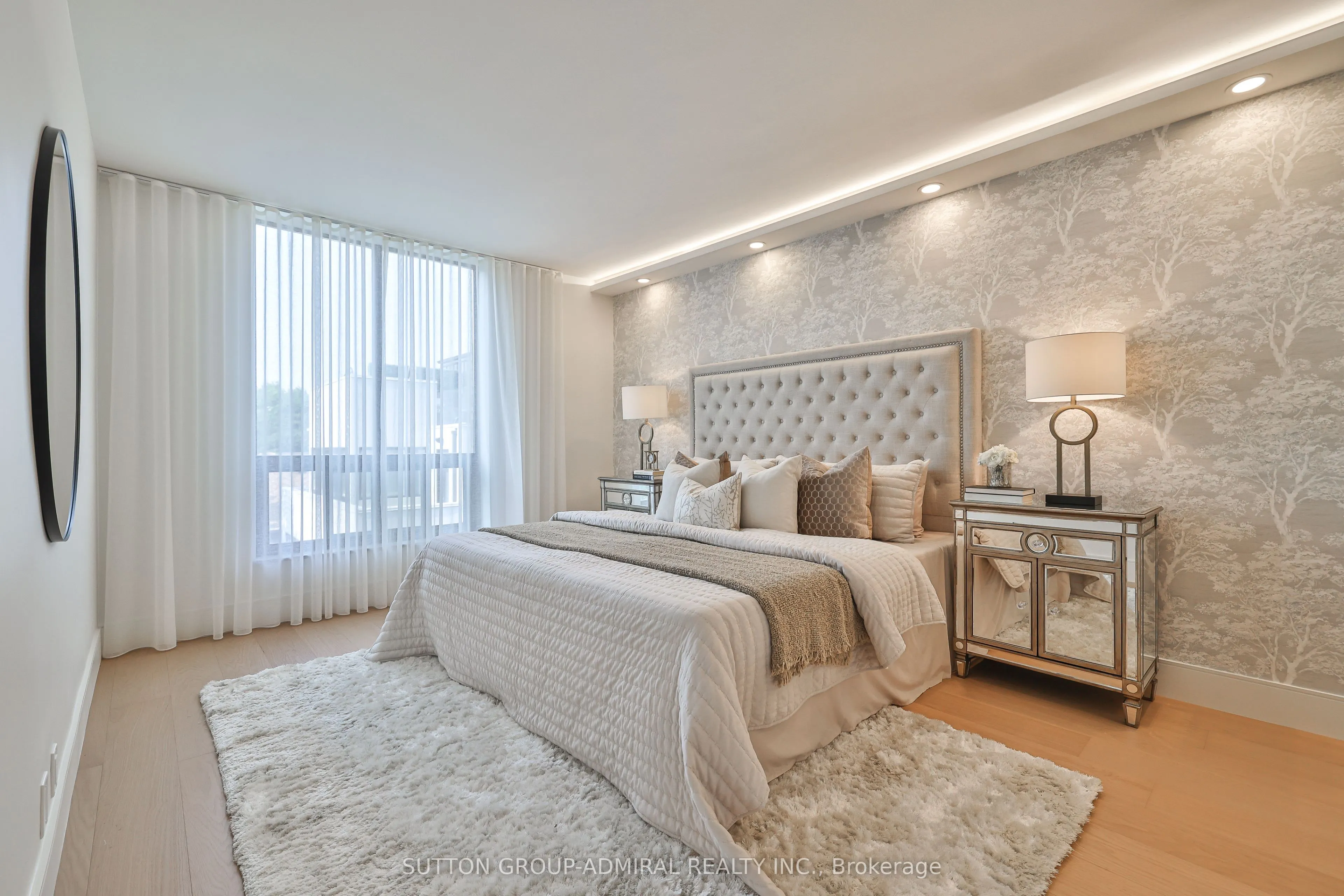 350 Lonsdale Road, #402