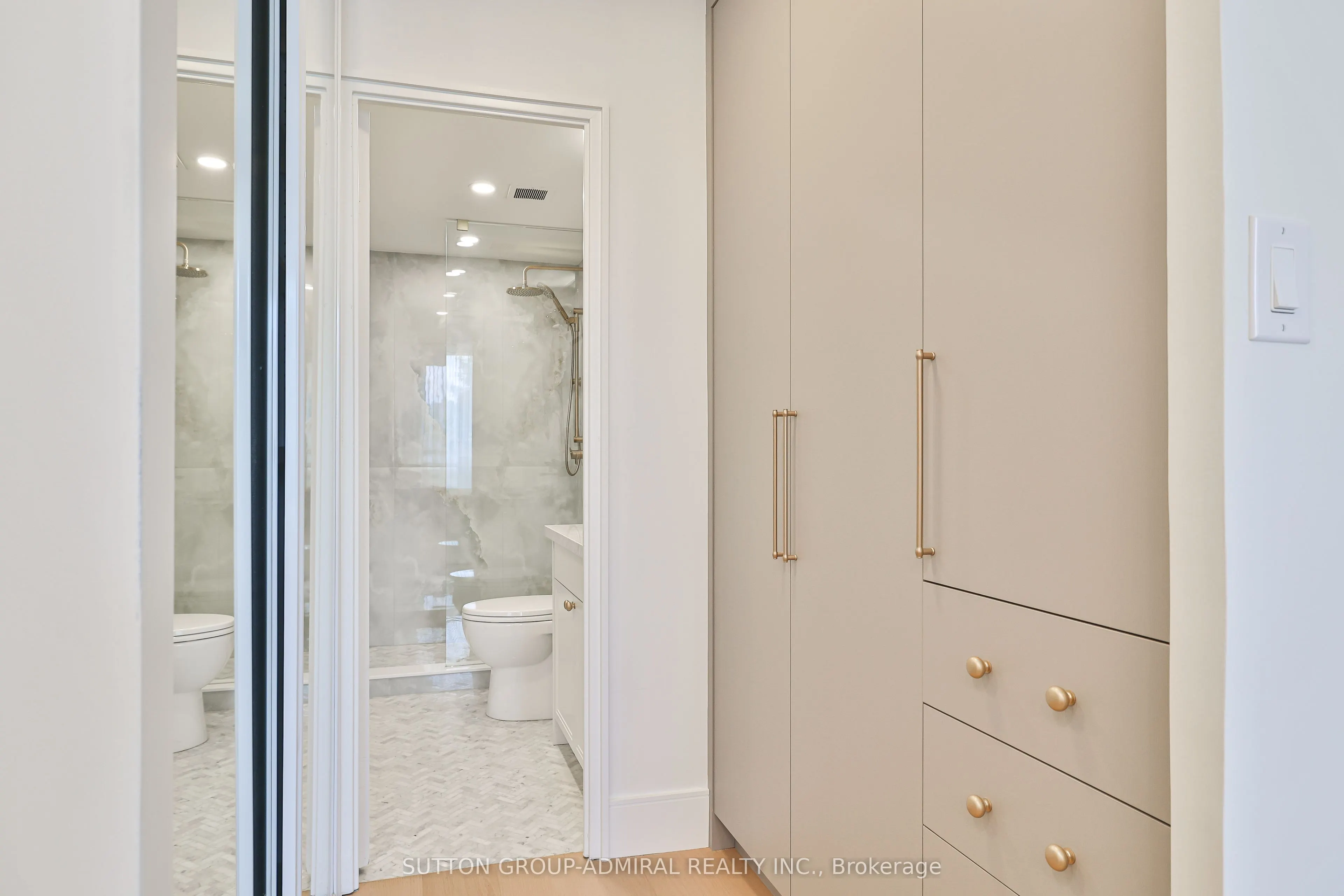 350 Lonsdale Road, #402