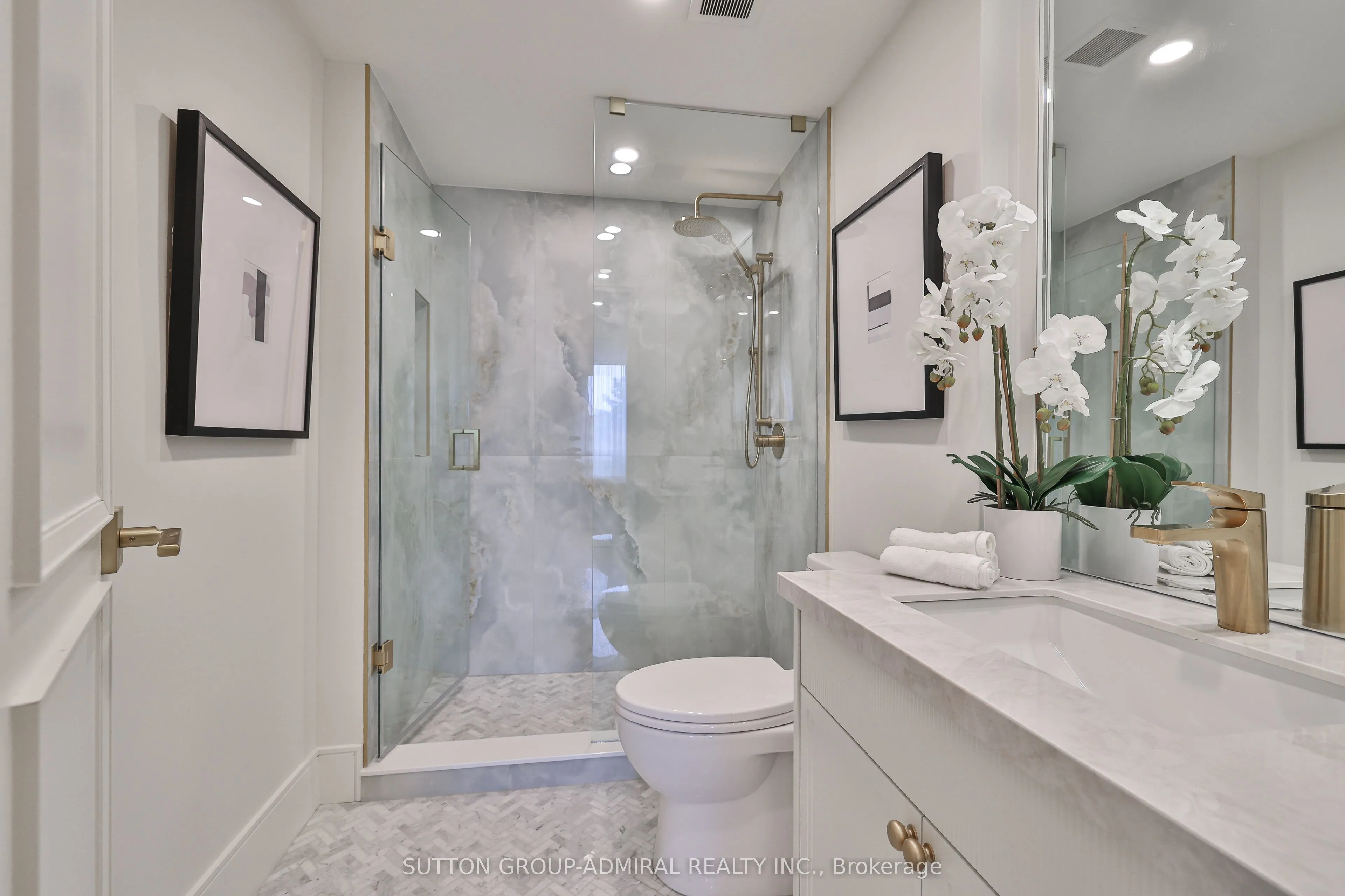 350 Lonsdale Road, #402