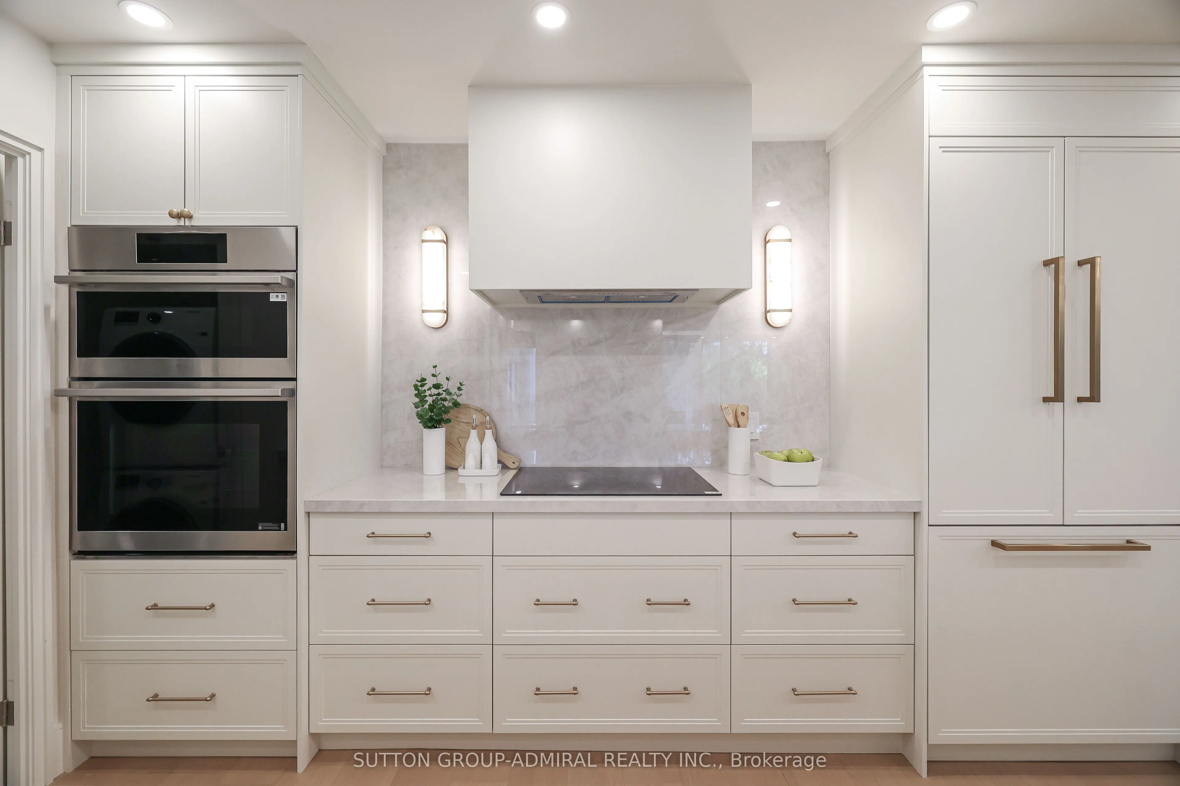 350 Lonsdale Road, #402