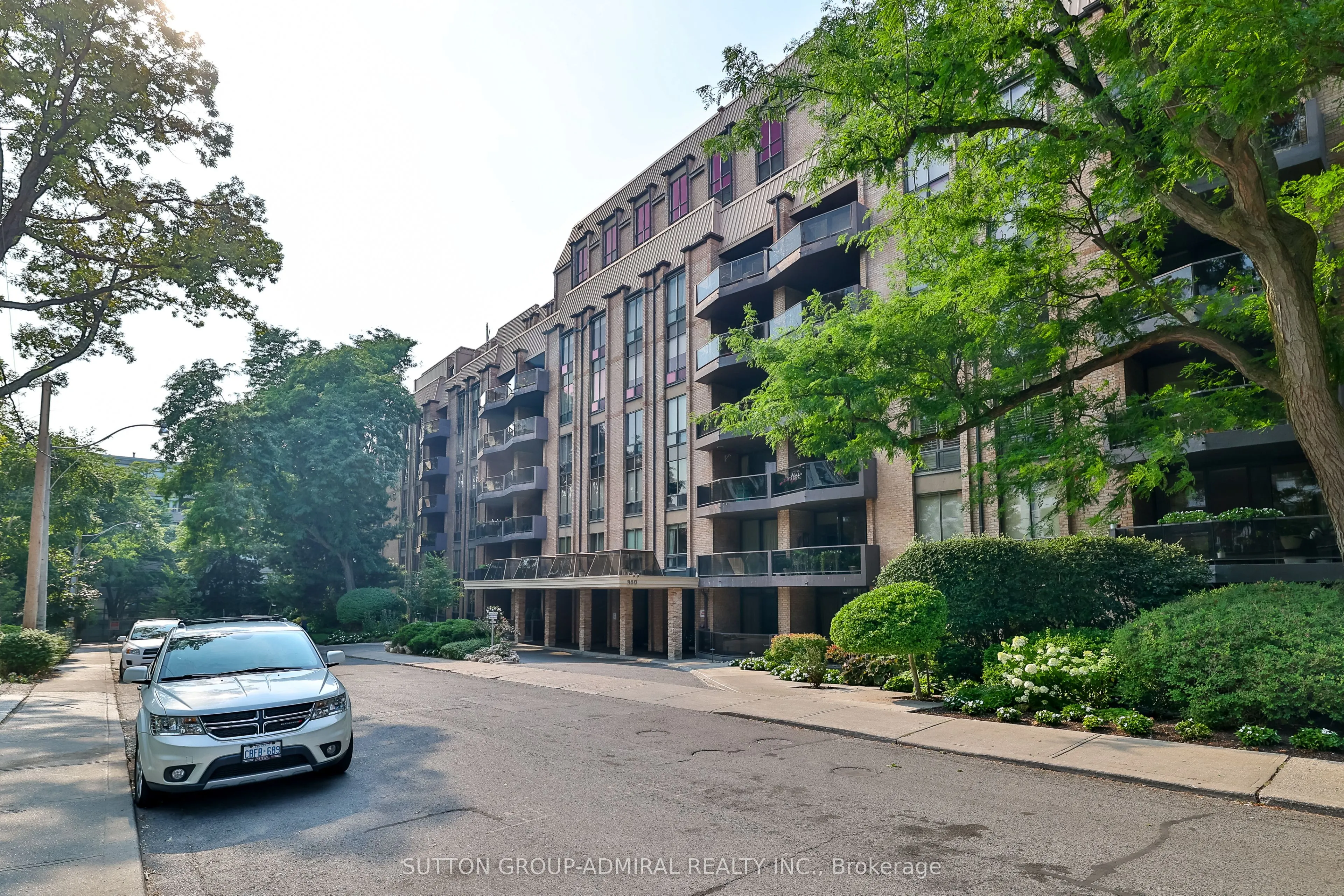 350 Lonsdale Road, #402