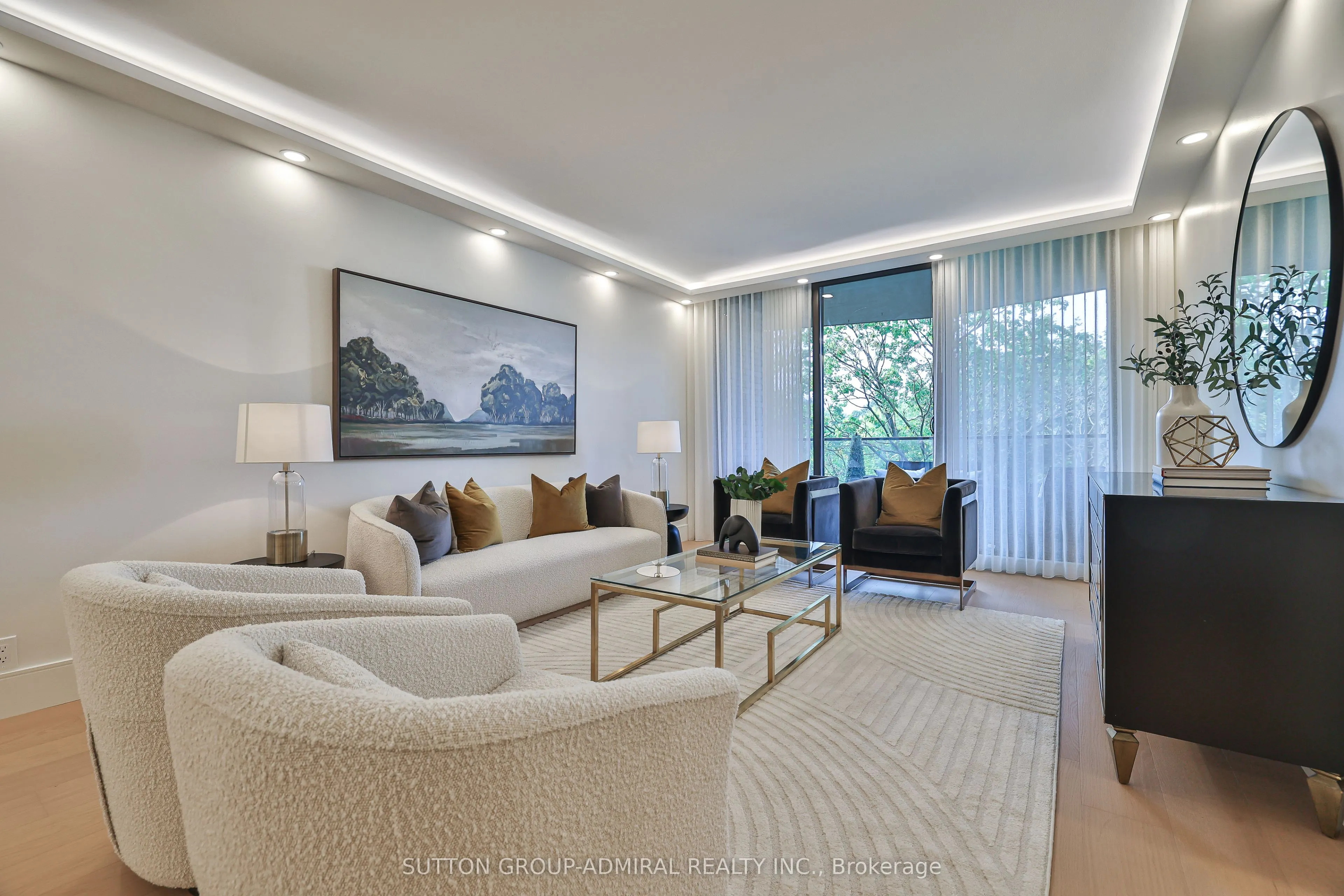 350 Lonsdale Road, #402