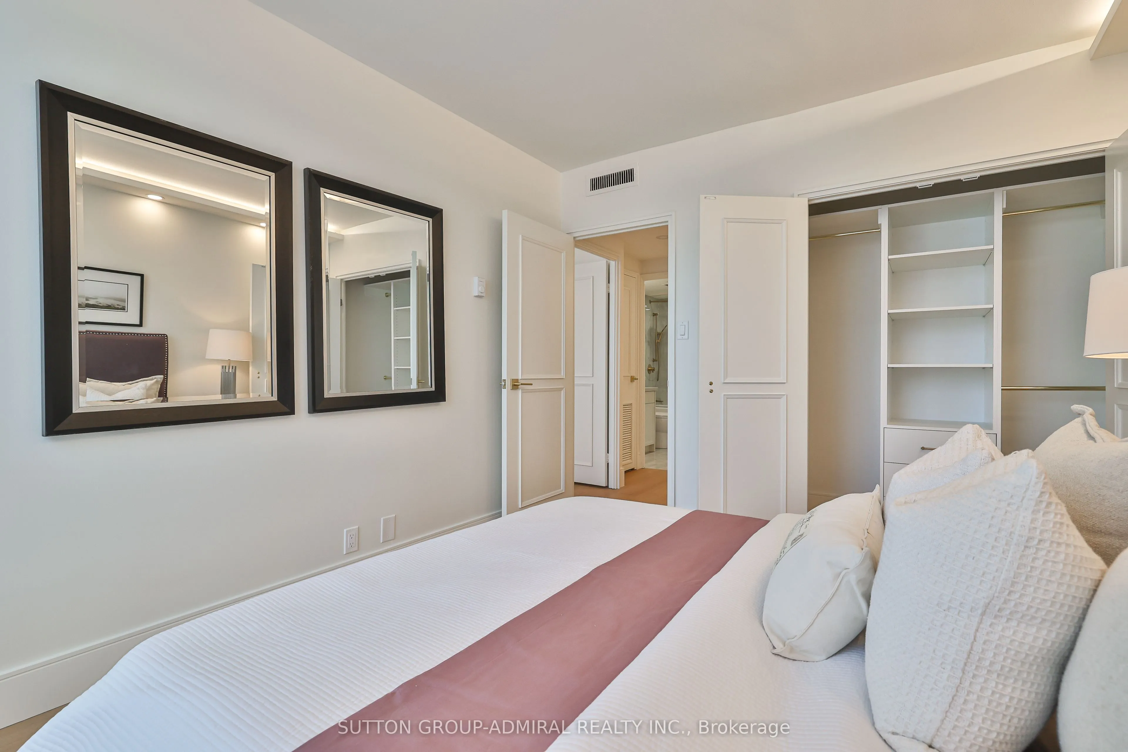 350 Lonsdale Road, #402