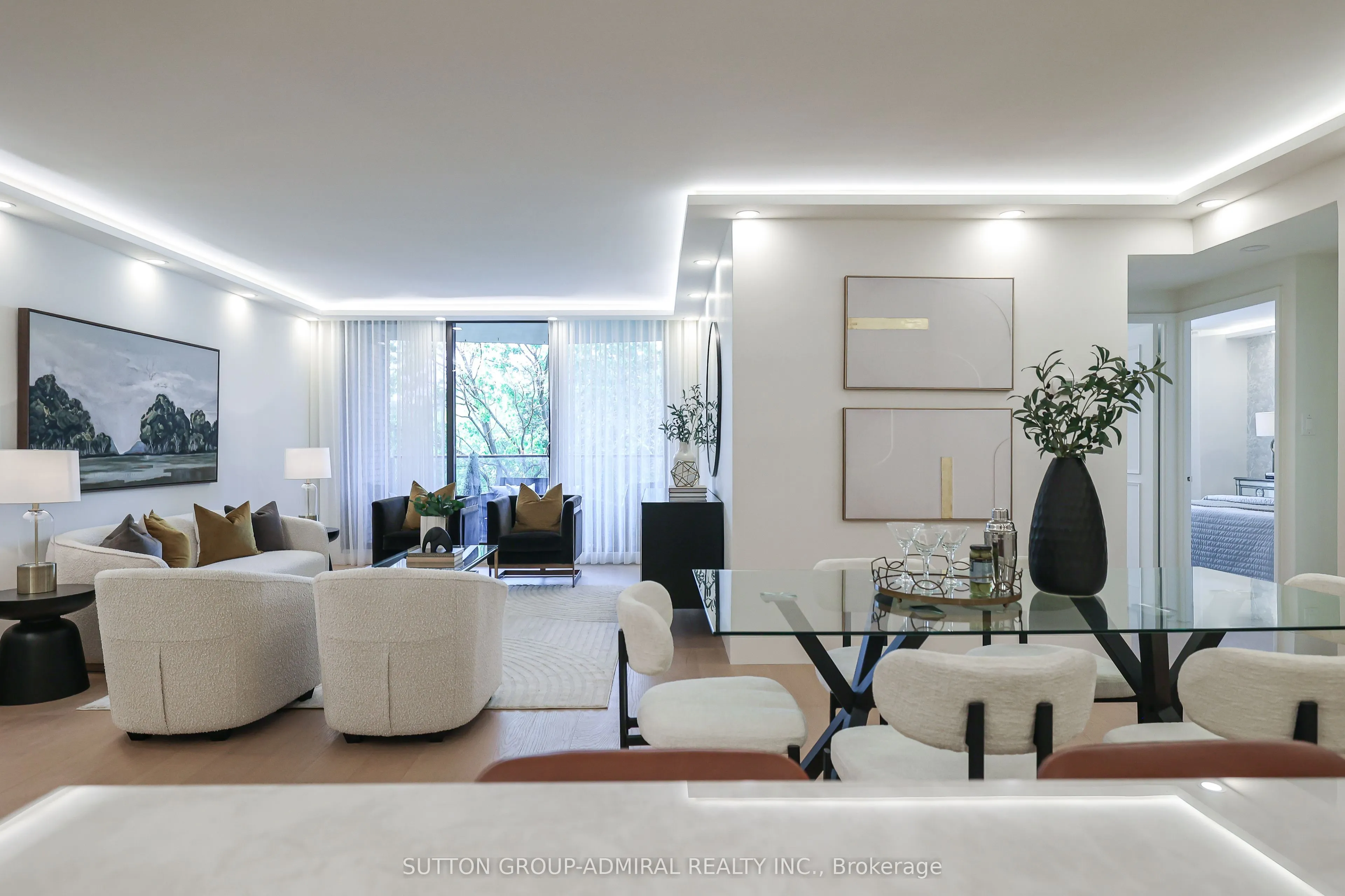 350 Lonsdale Road, #402