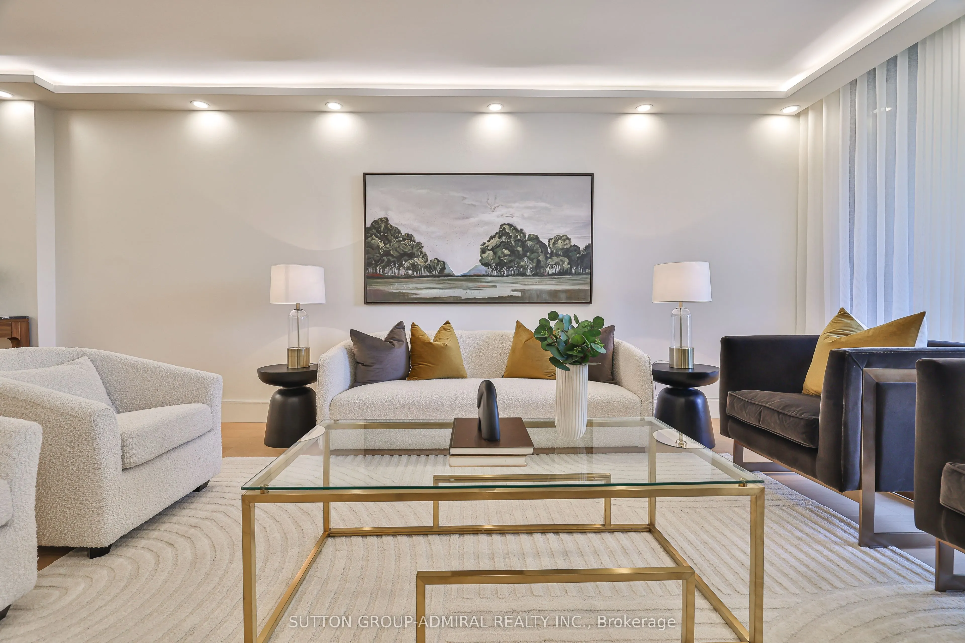 350 Lonsdale Road, #402