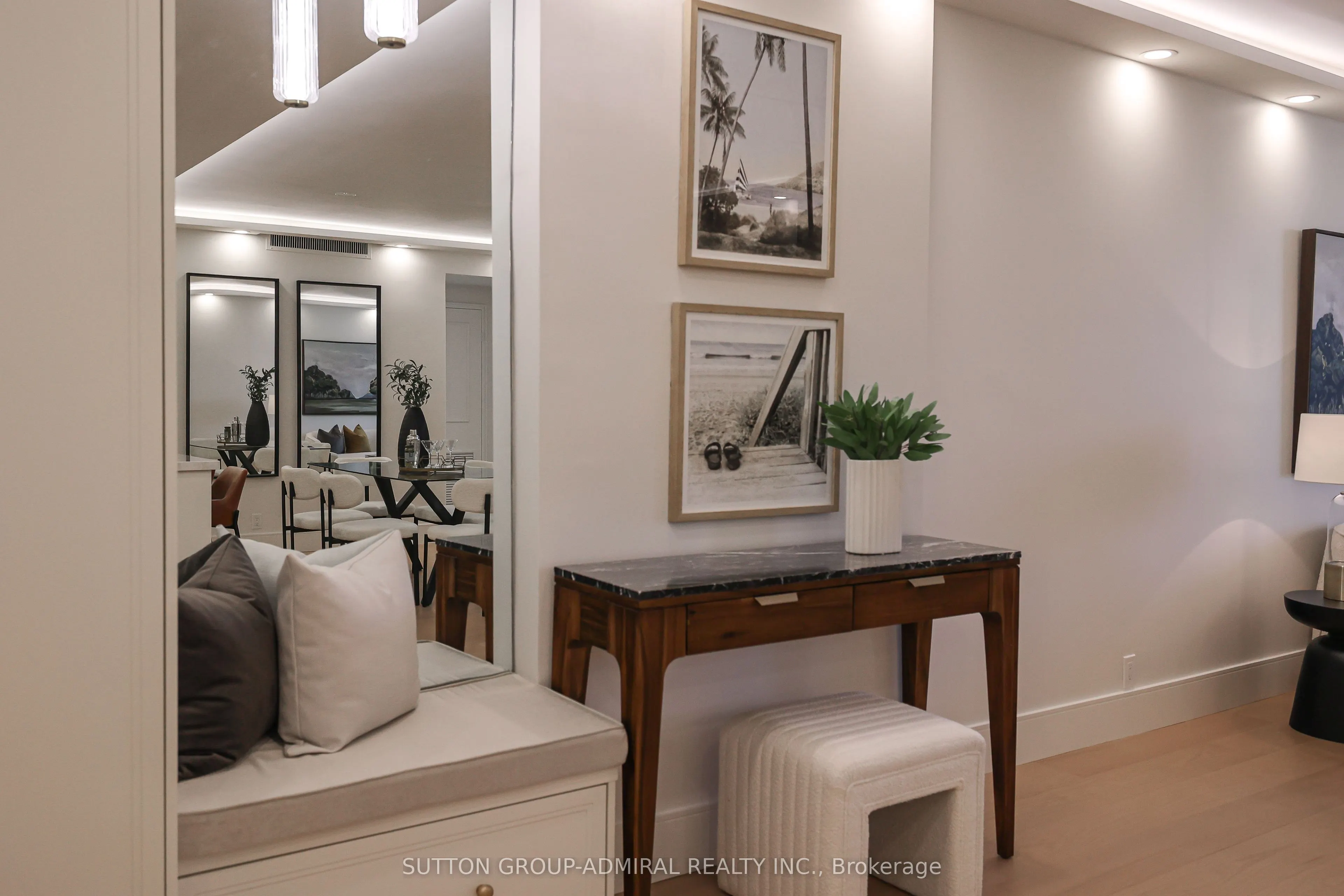 350 Lonsdale Road, #402