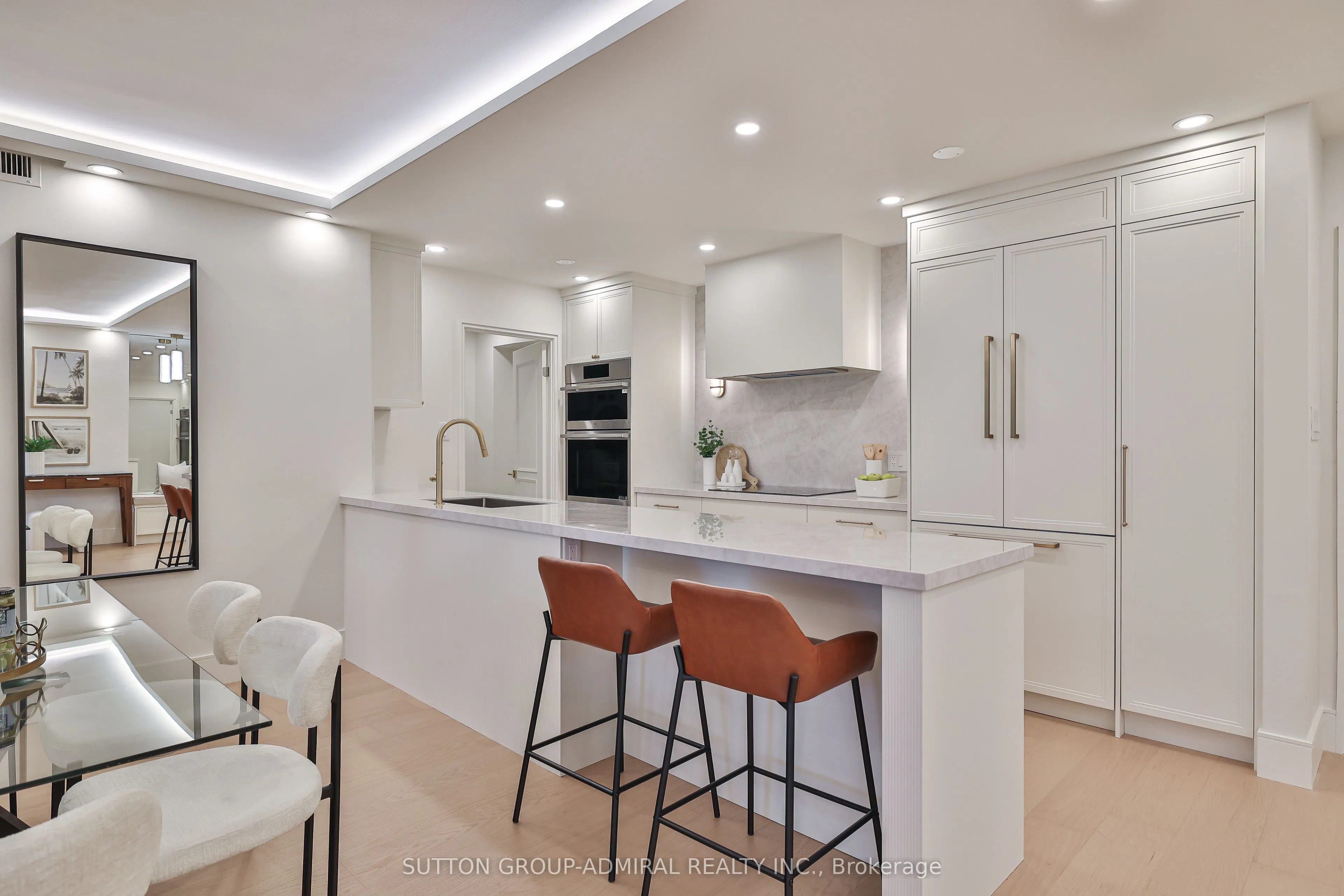 350 Lonsdale Road, #402