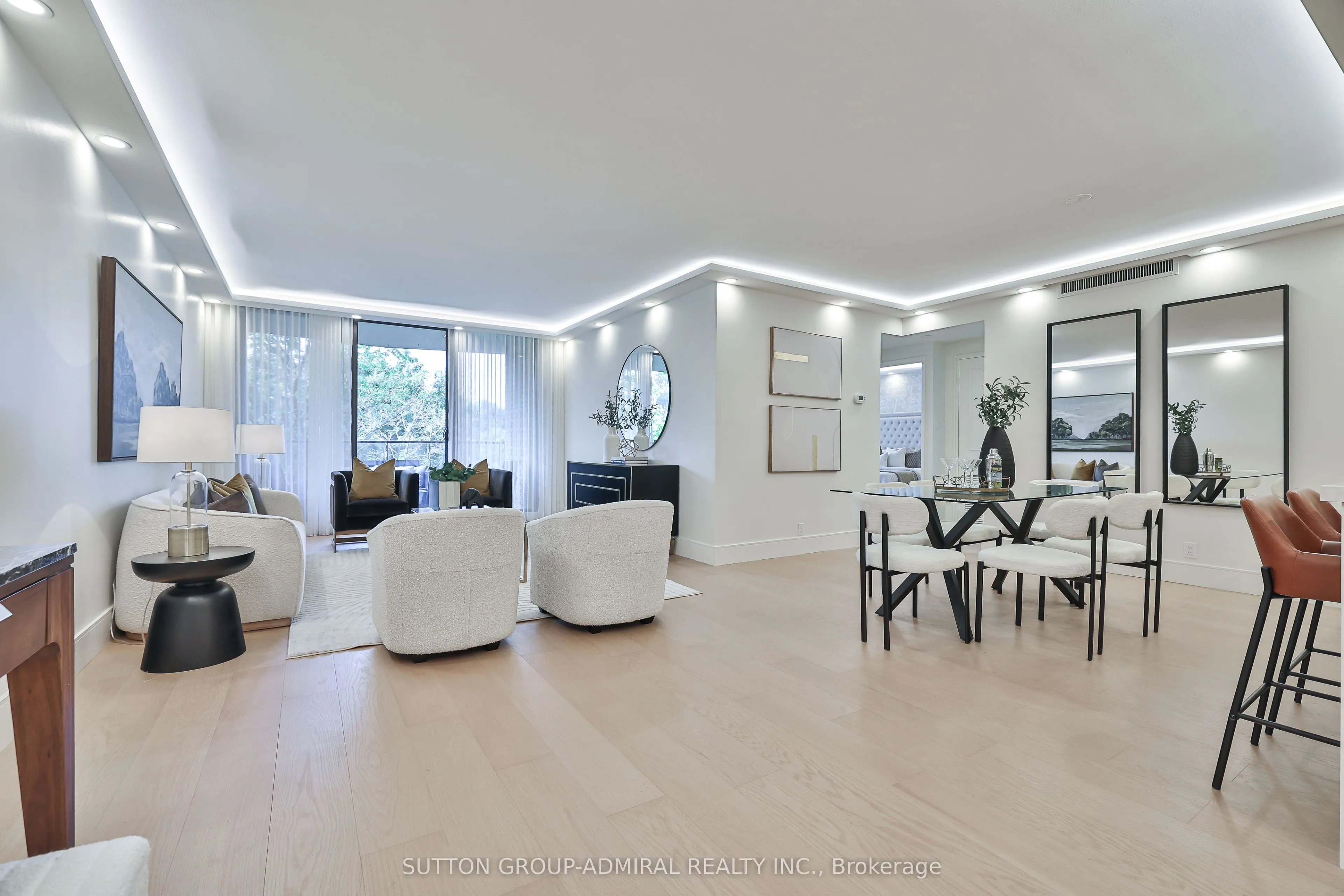 350 Lonsdale Road, #402
