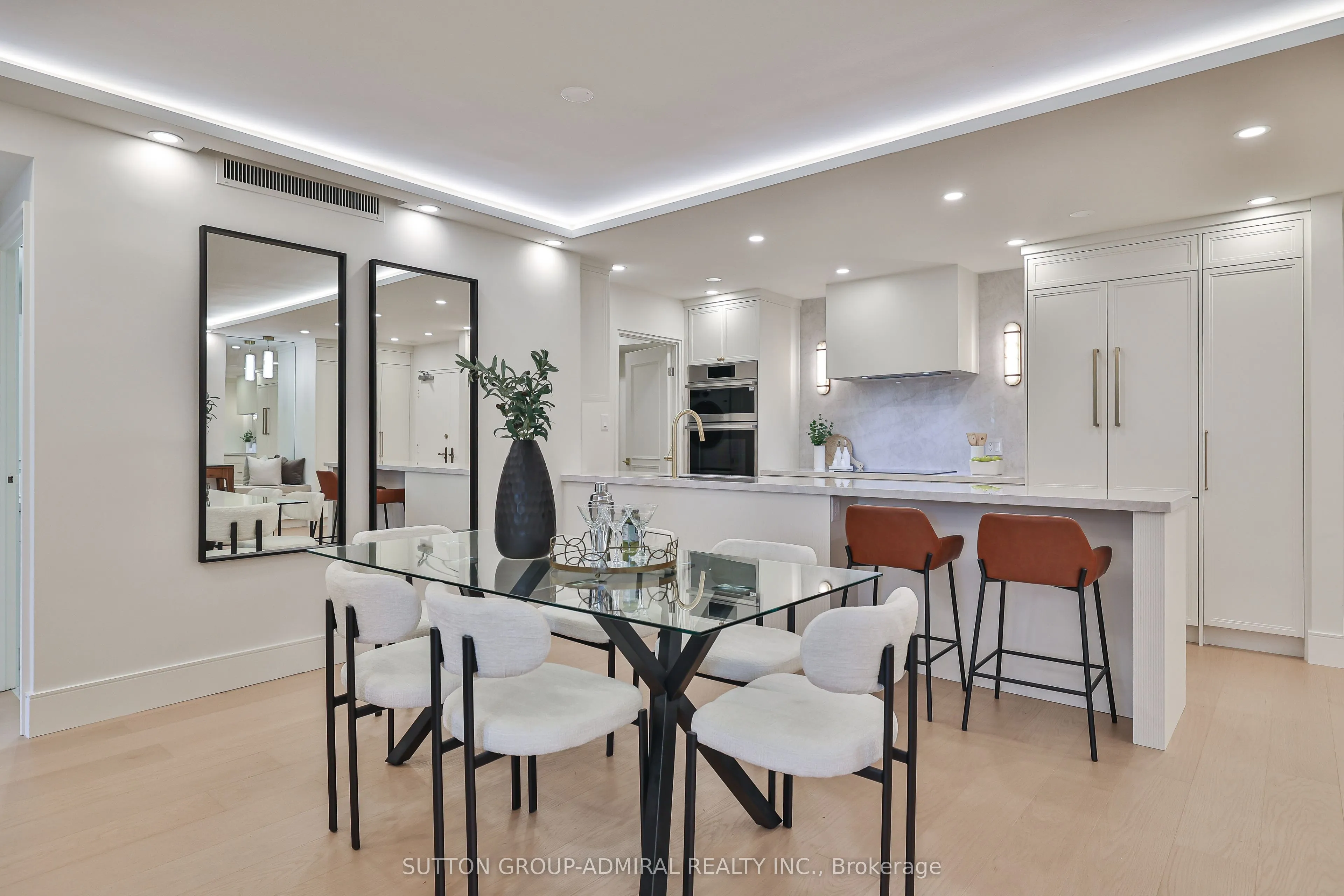 350 Lonsdale Road, #402