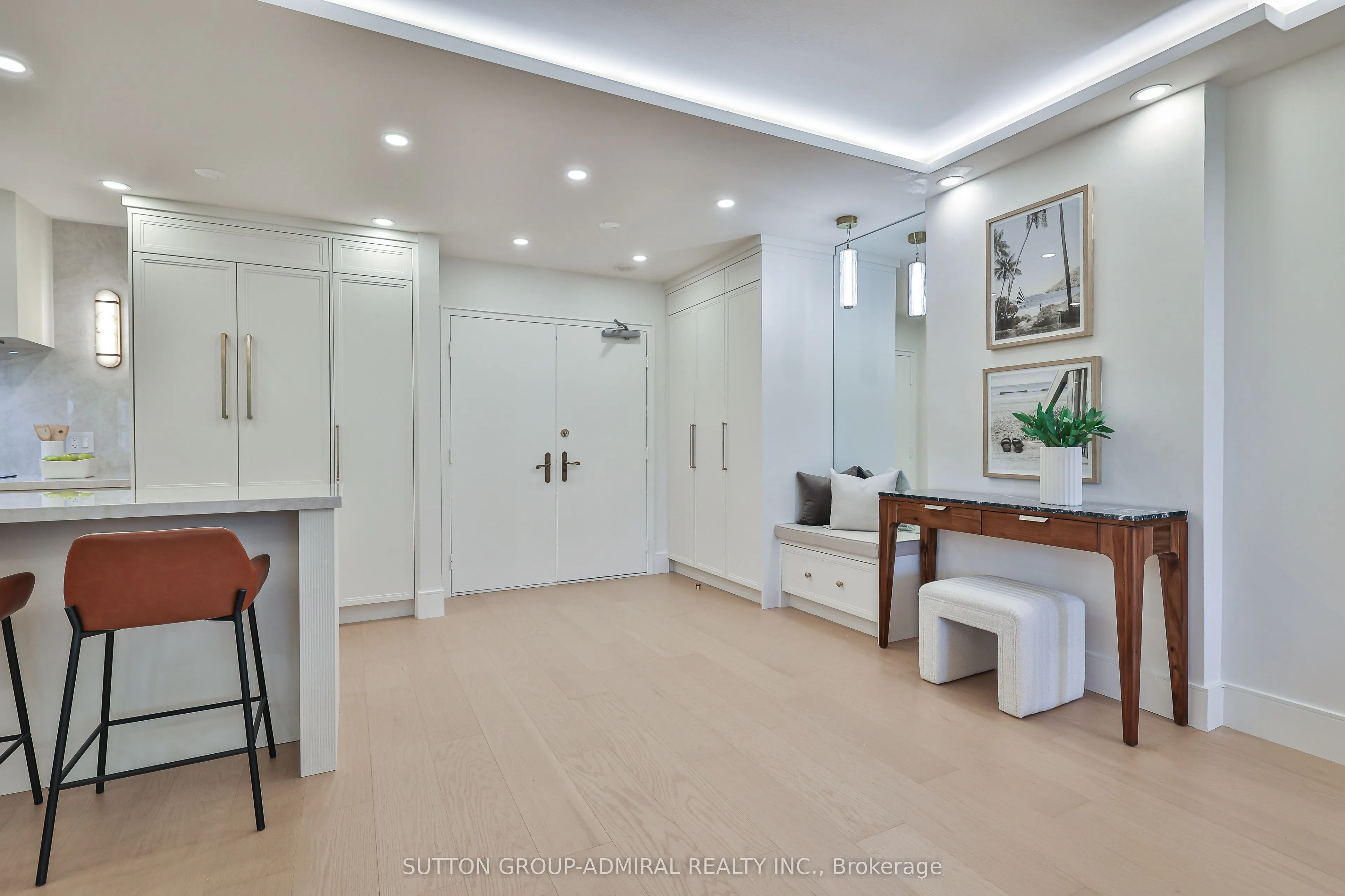 350 Lonsdale Road, #402
