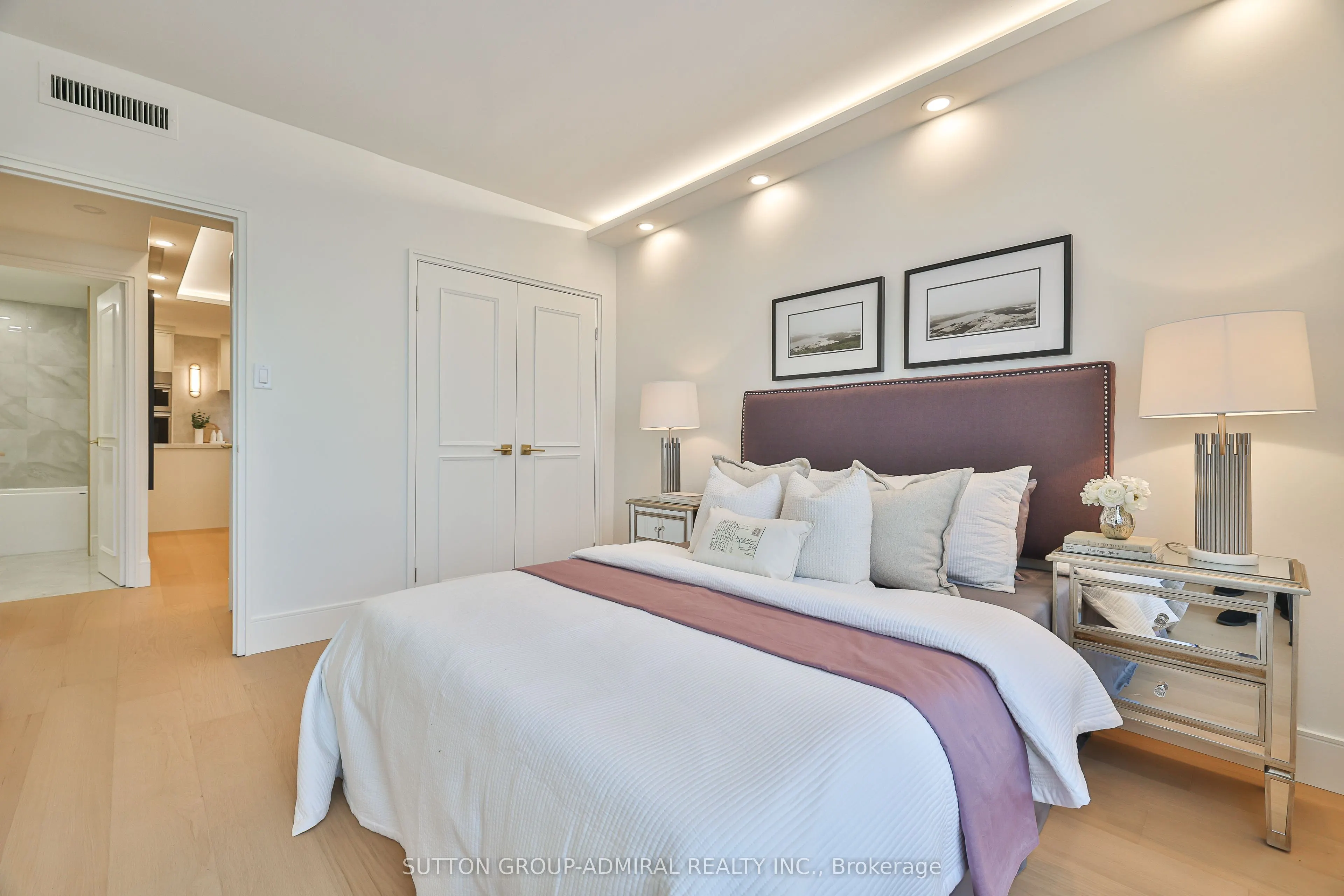 350 Lonsdale Road, #402