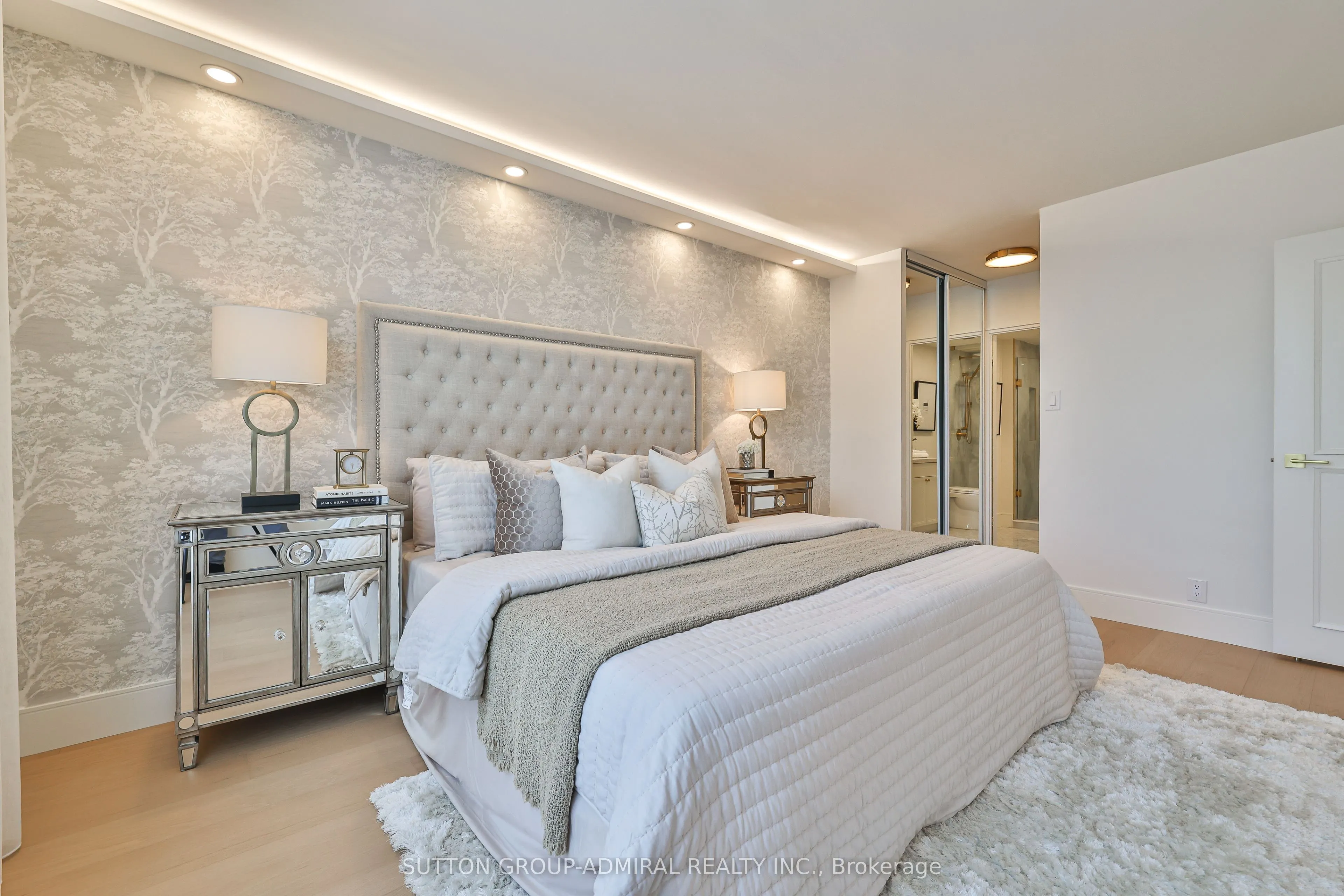 350 Lonsdale Road, #402