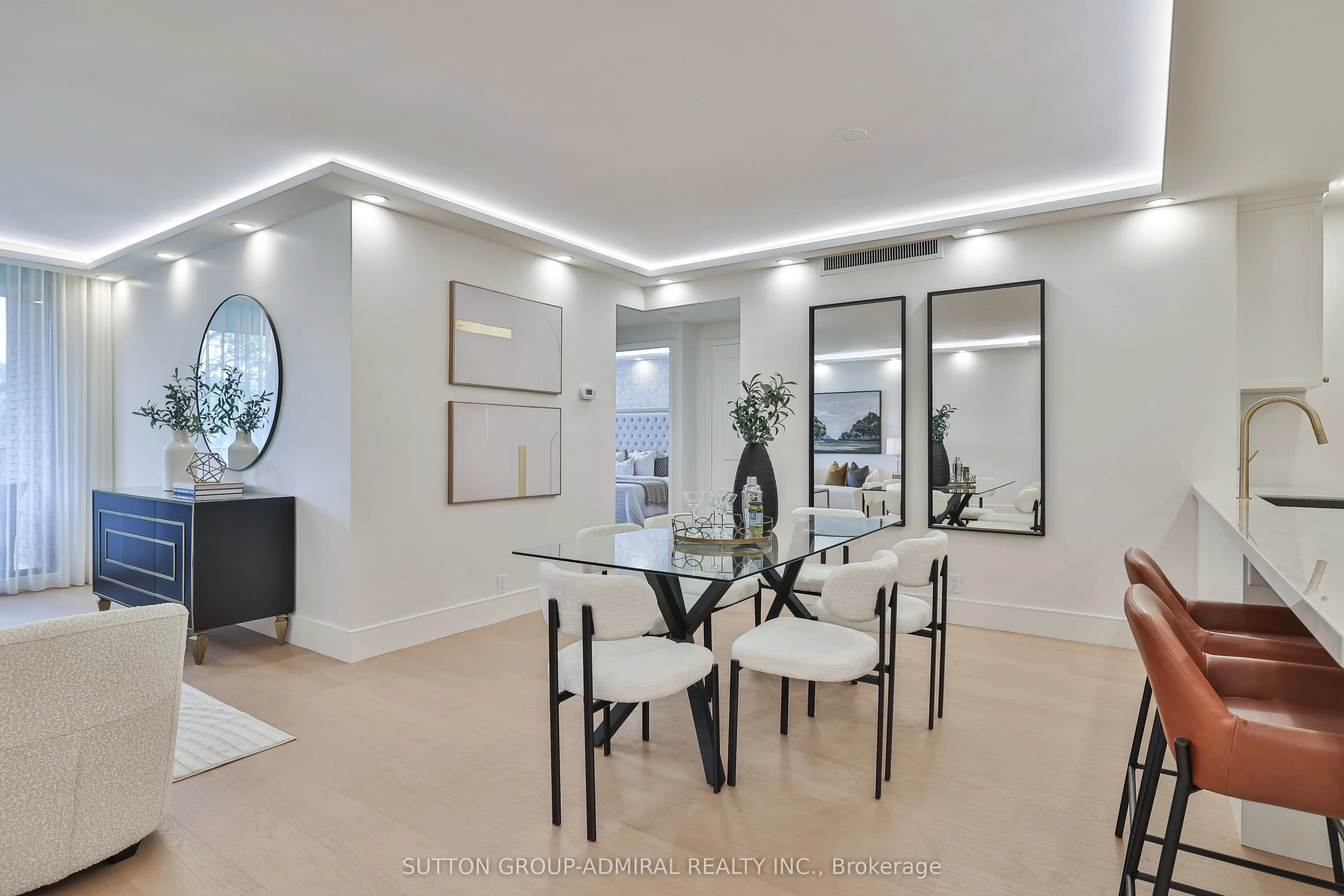 350 Lonsdale Road, #402