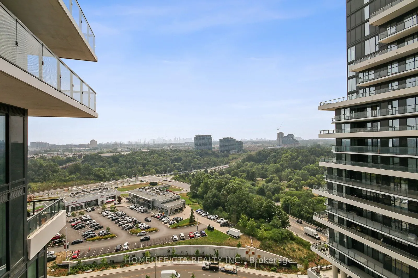 20 Inn On The Park Drive, #1437