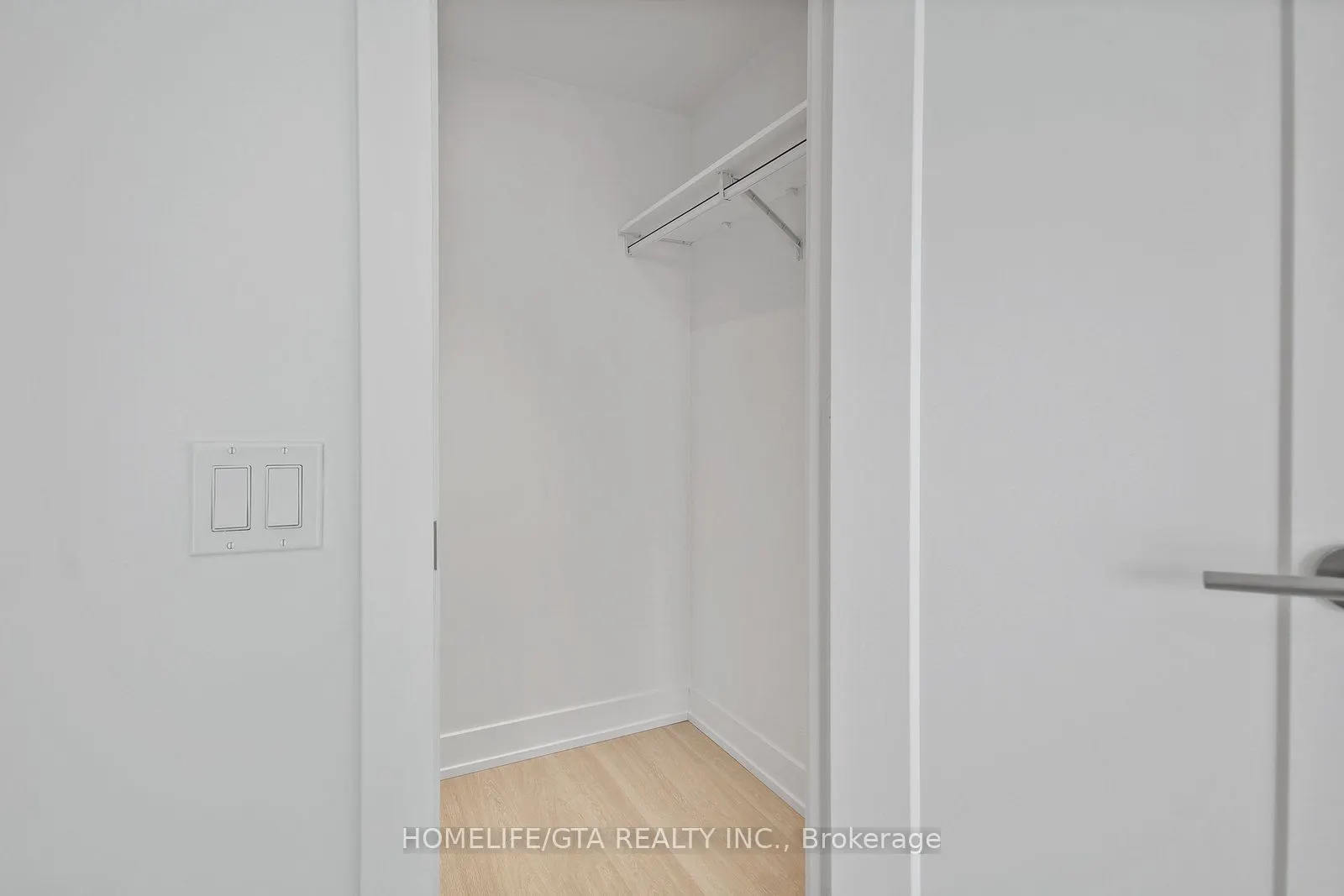 20 Inn On The Park Drive, #1437