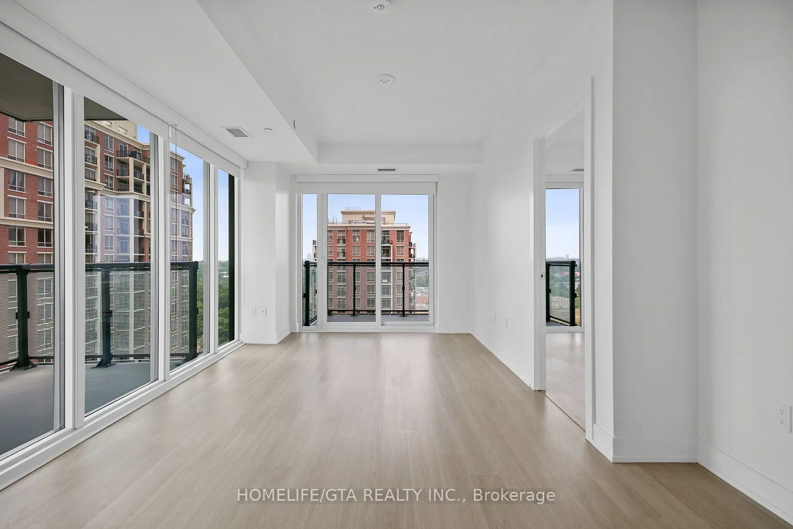 20 Inn On The Park Drive, #1437
