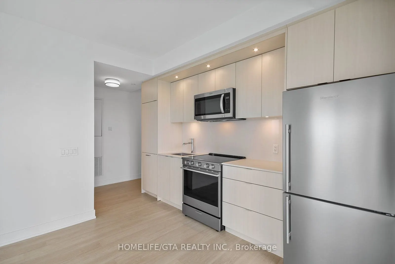 20 Inn On The Park Drive, #1437