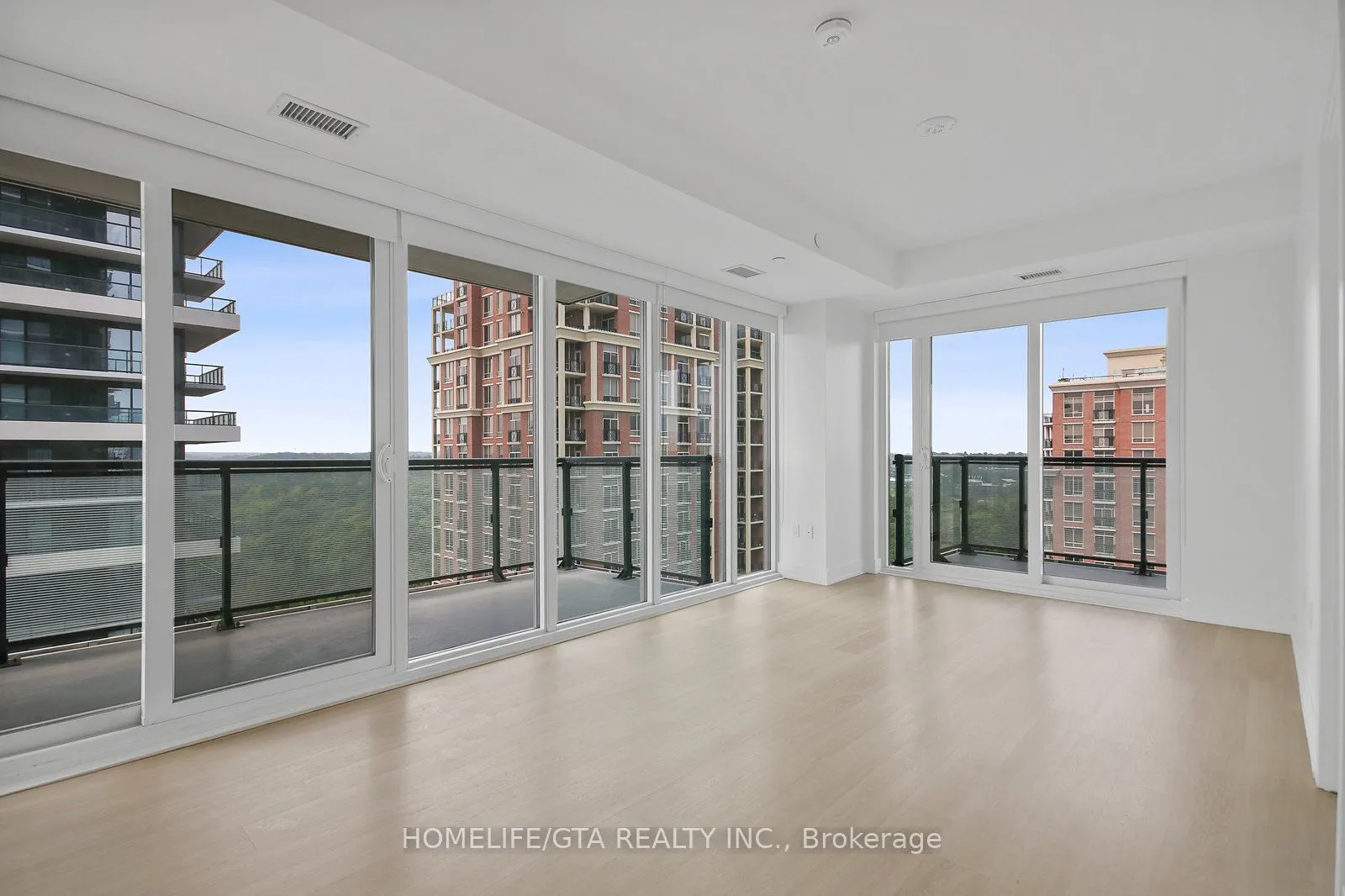 20 Inn On The Park Drive, #1437