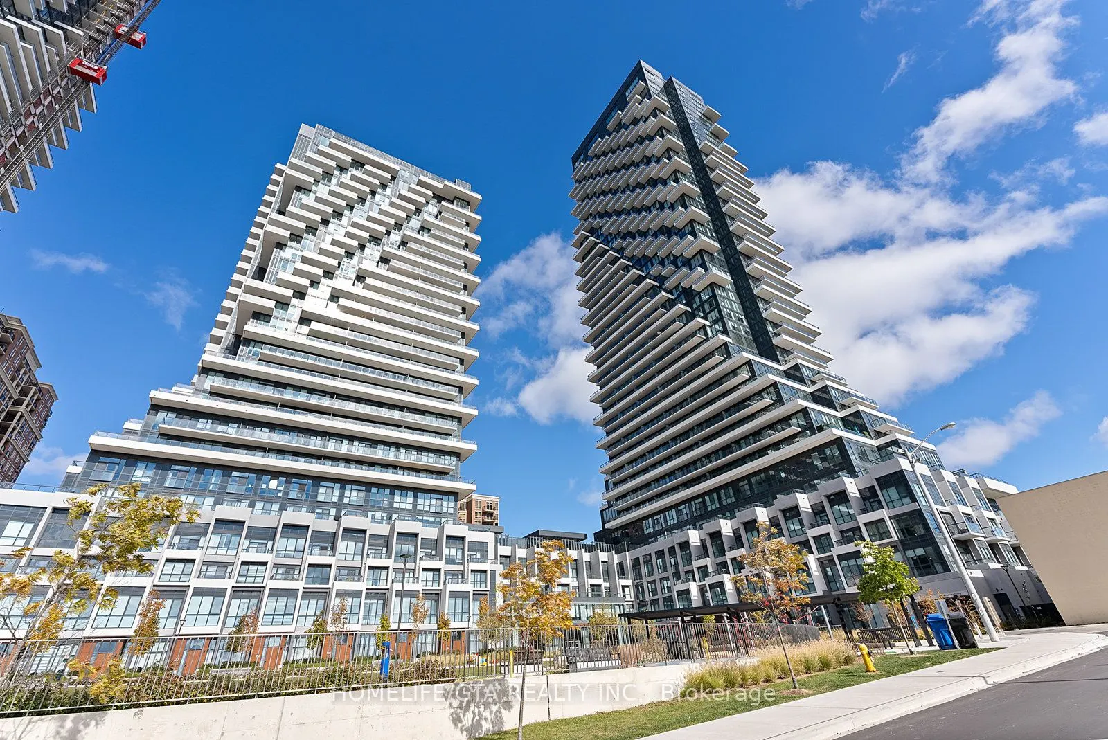 20 Inn On The Park Drive, #1437