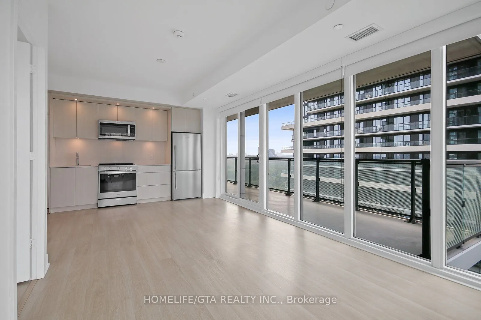 20 Inn On The Park Drive, #1437