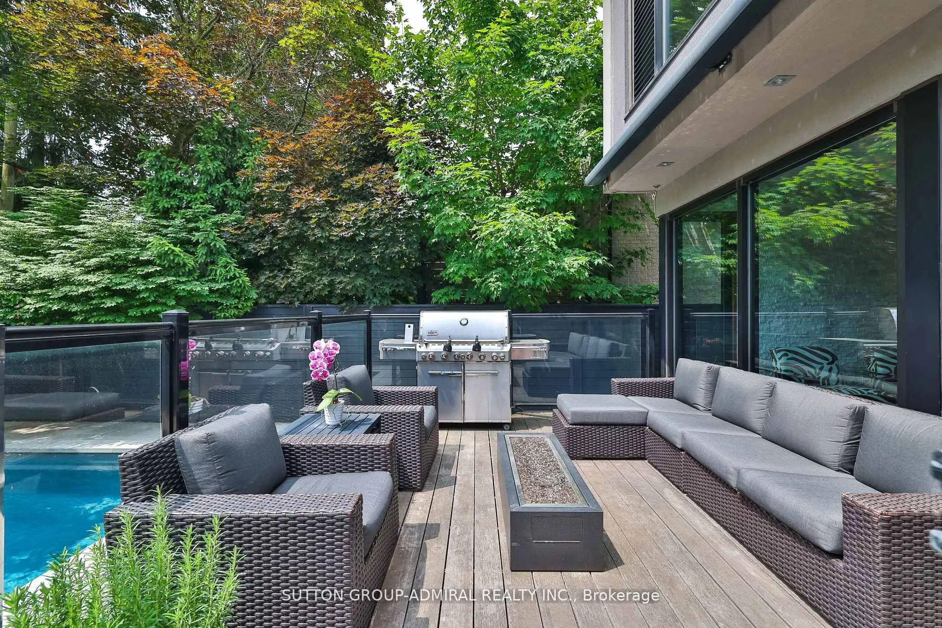415 Douglas Avenue