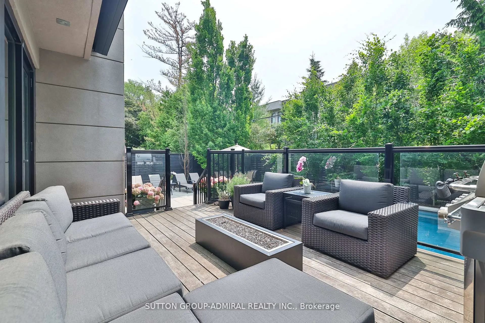 415 Douglas Avenue