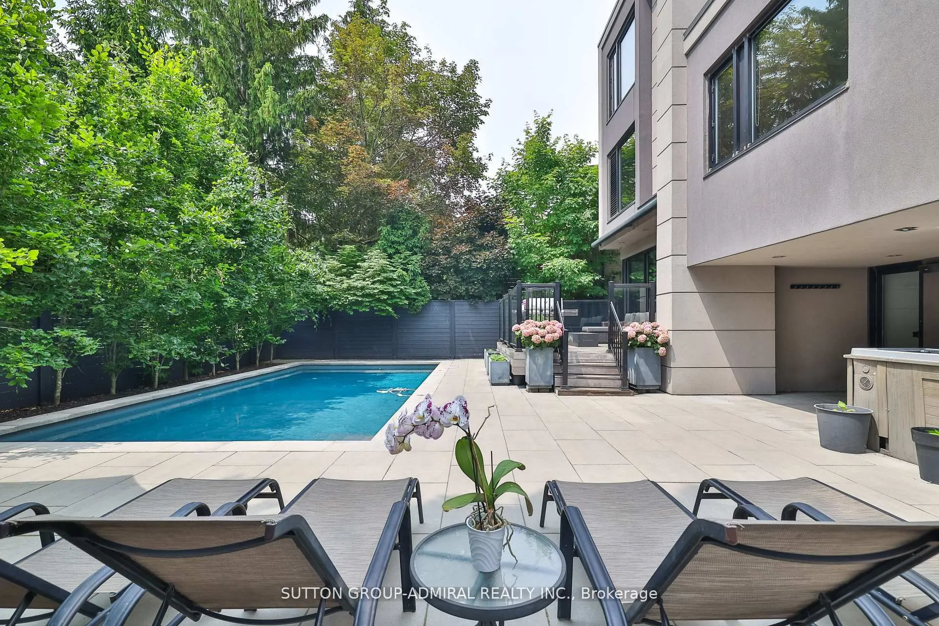 415 Douglas Avenue