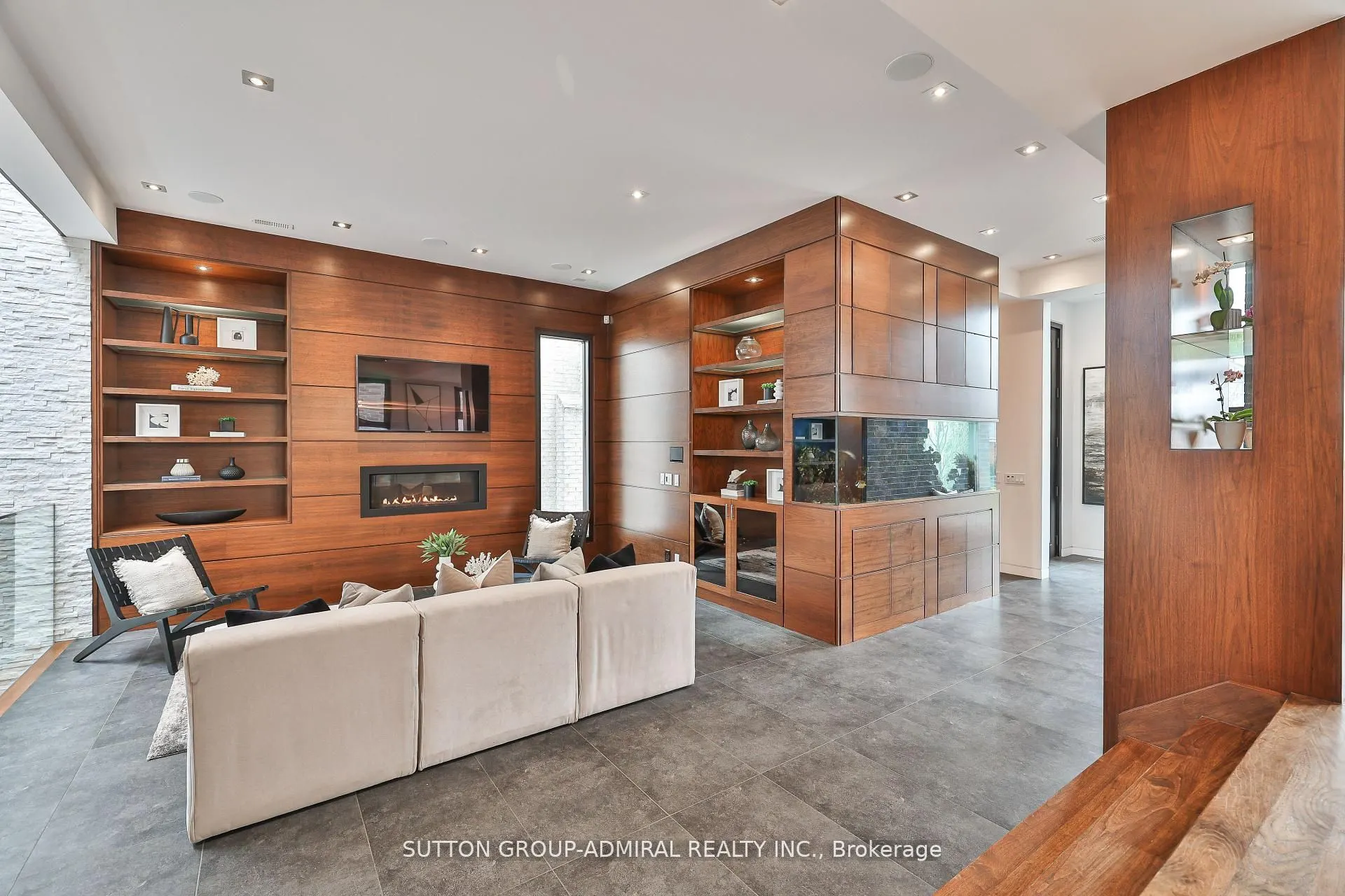 415 Douglas Avenue