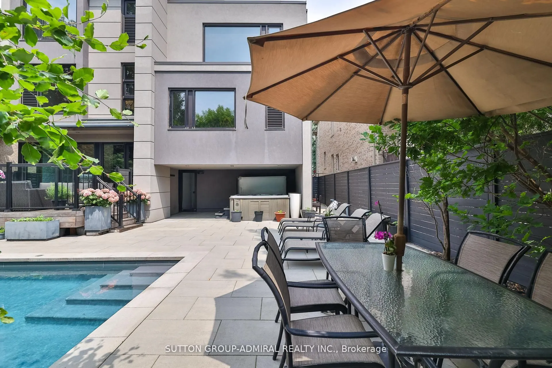 415 Douglas Avenue