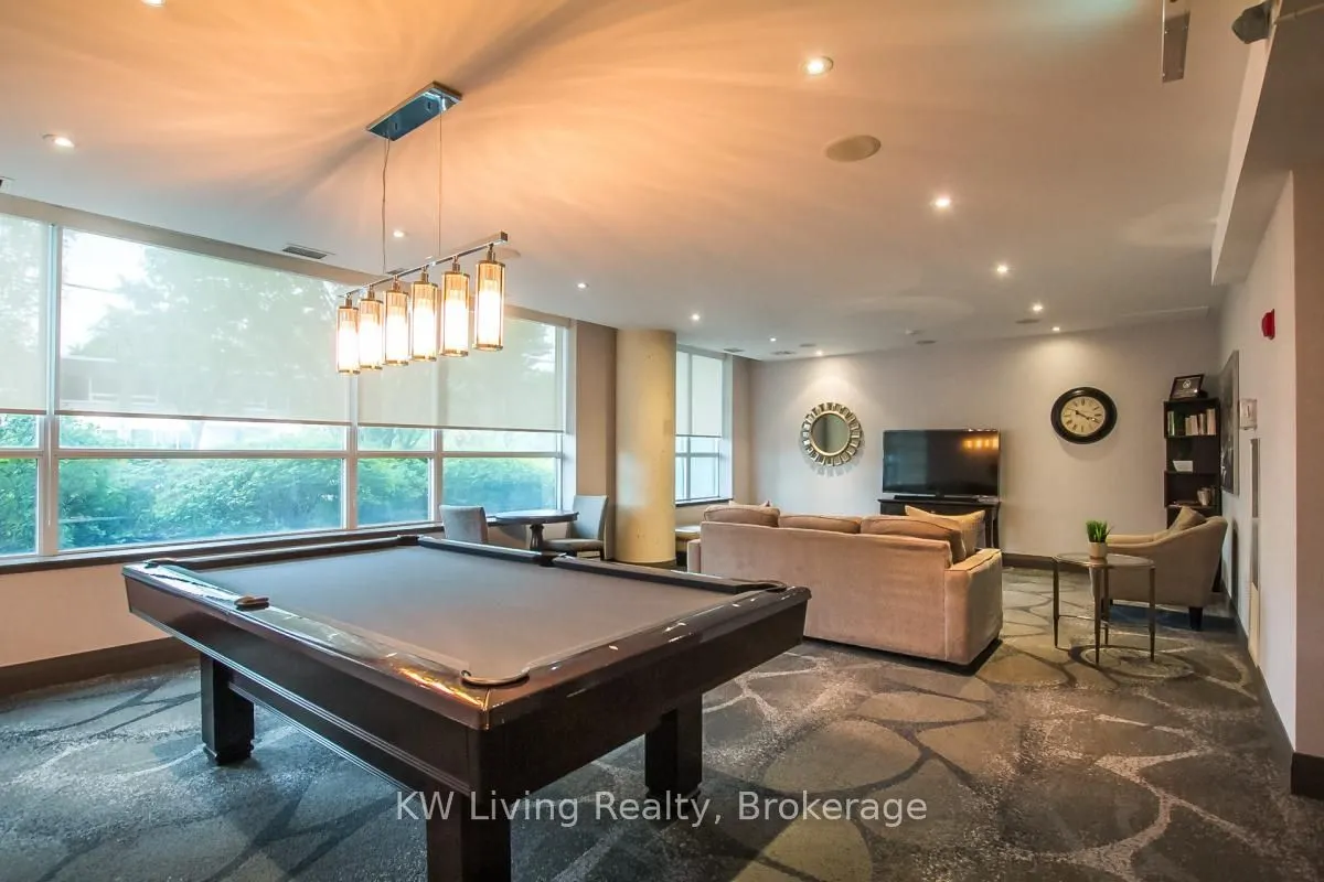 3840 Bathurst Street, #202